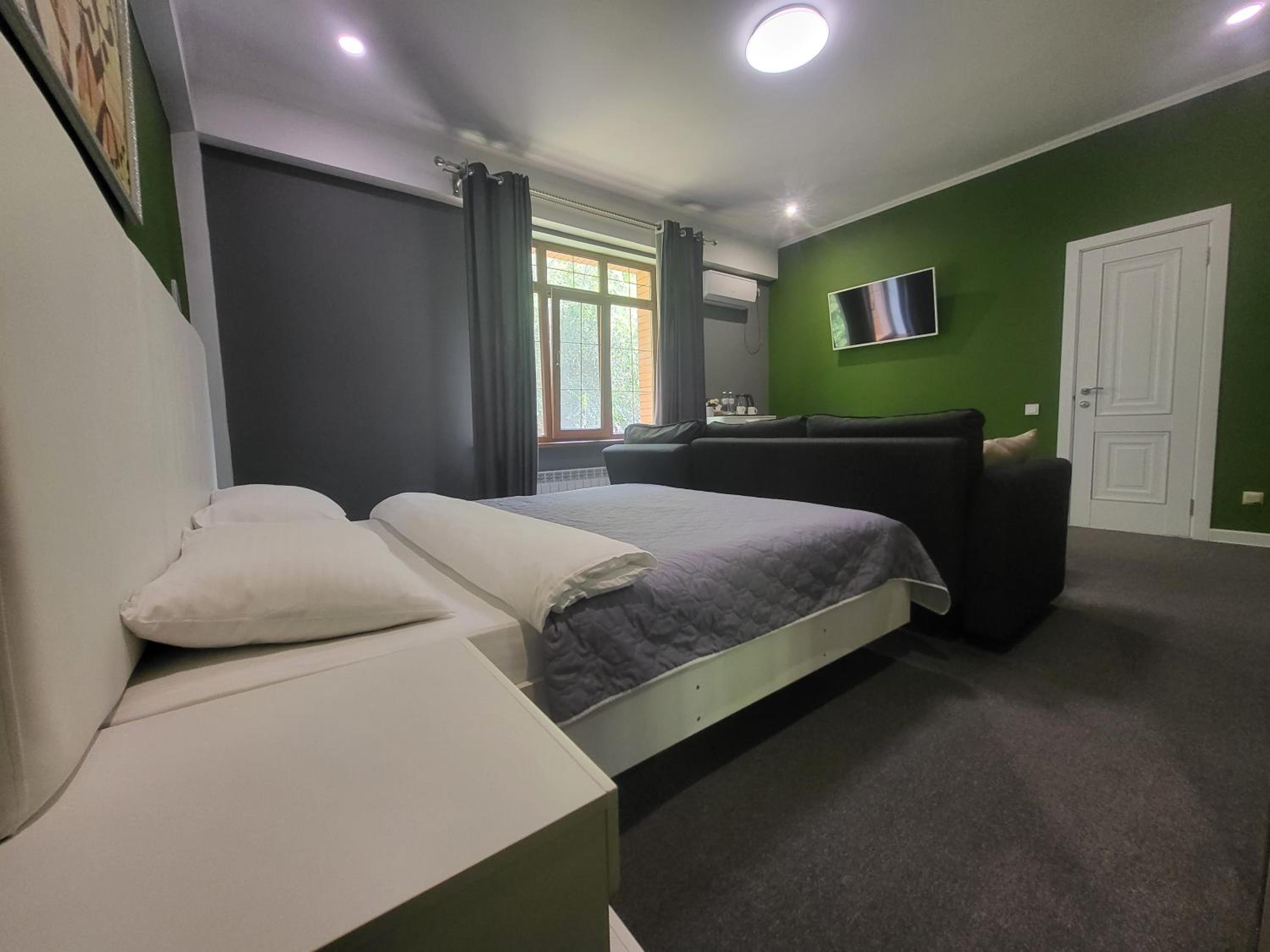 Family Room with Bathroom photo 3