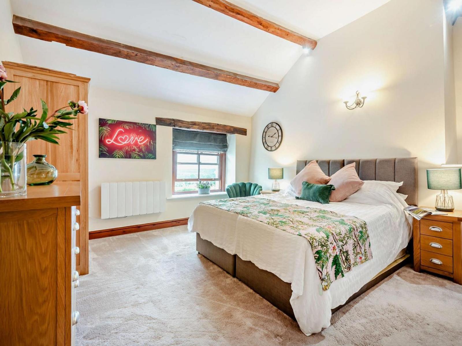 Four-Bedroom House photo 2