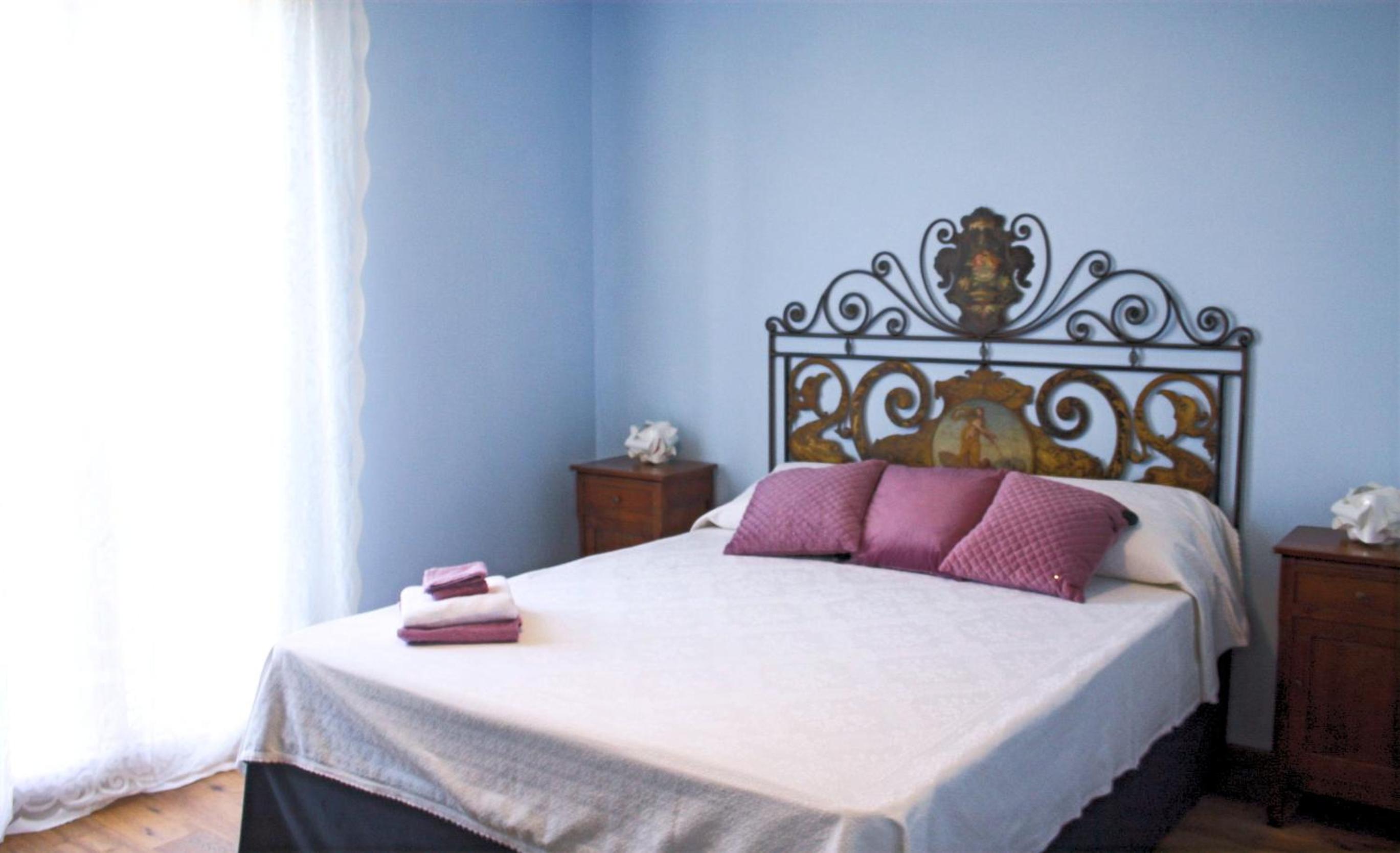 Double Room with Private Bathroom - Photo 2