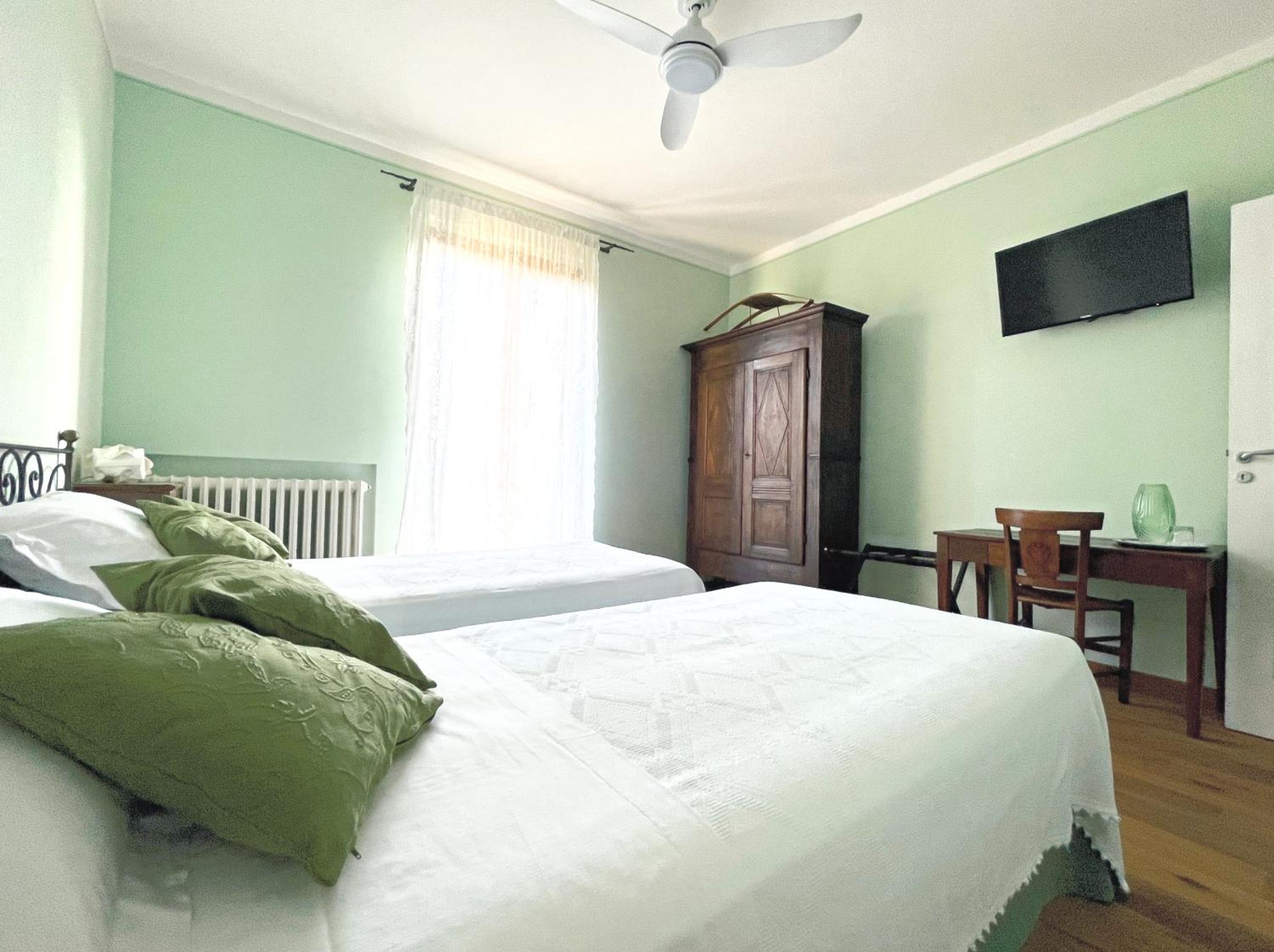 Twin Room with Private Bathroom - Photo 1