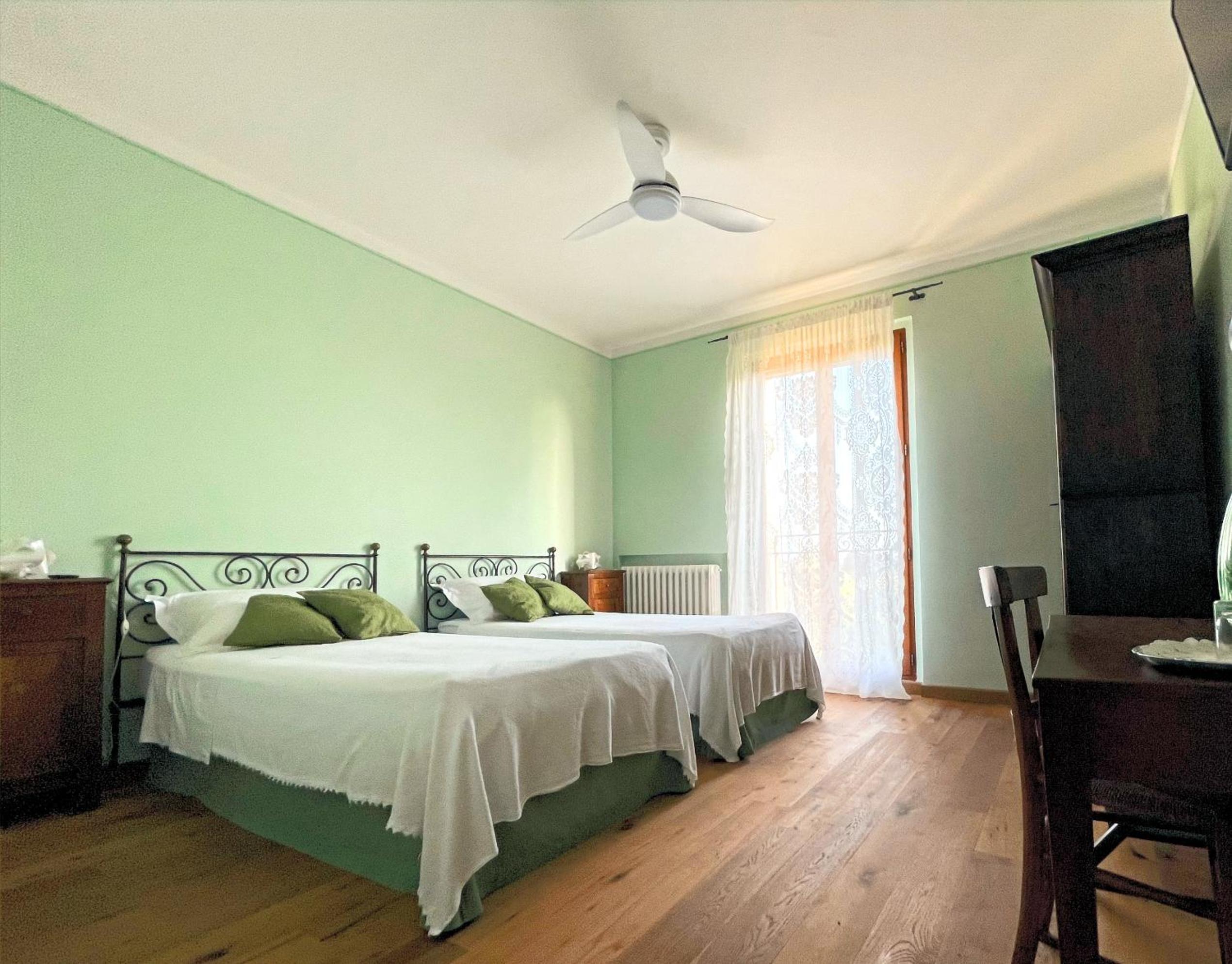 Twin Room with Private Bathroom - Photo 3