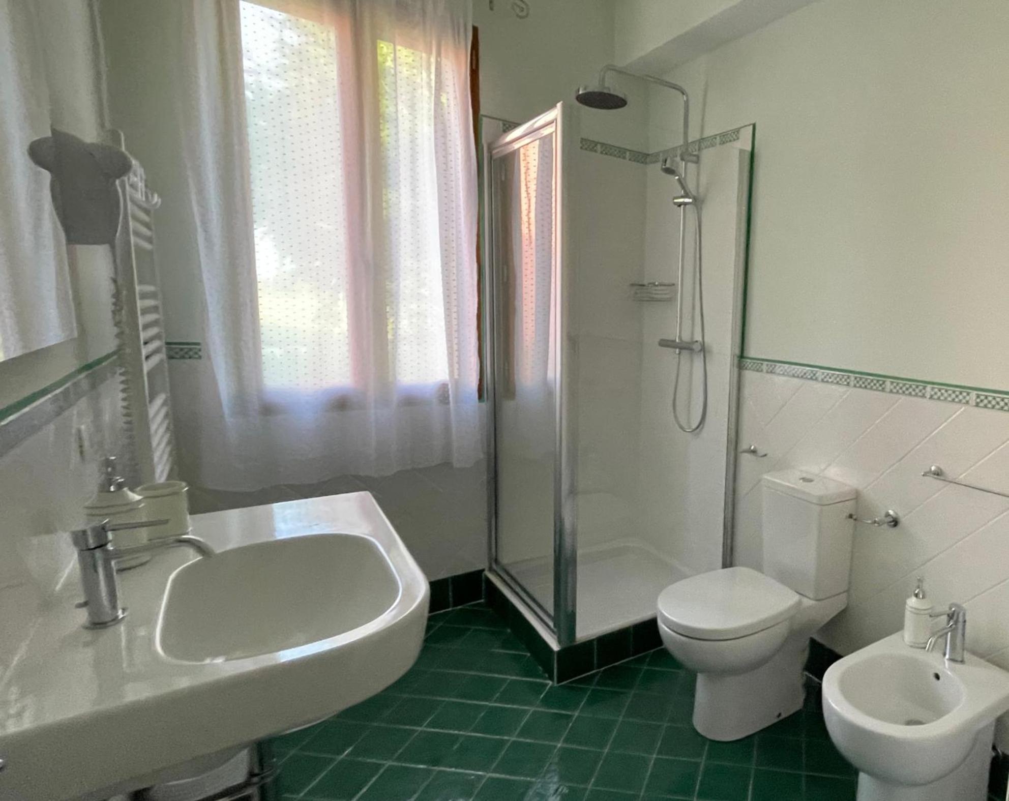 Twin Room with Private Bathroom - Photo 4