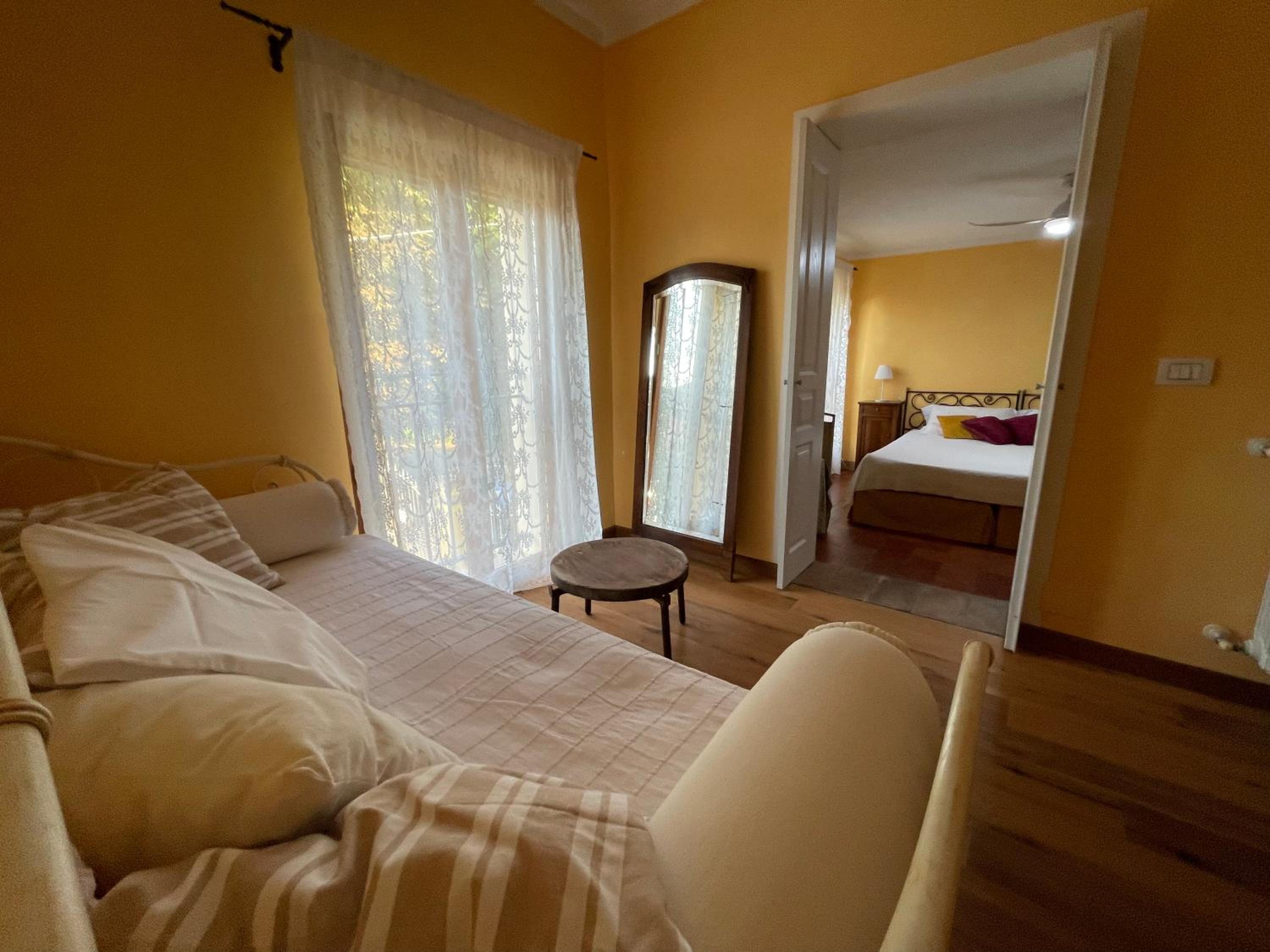 Family Room with Private Bathroom - Photo 2