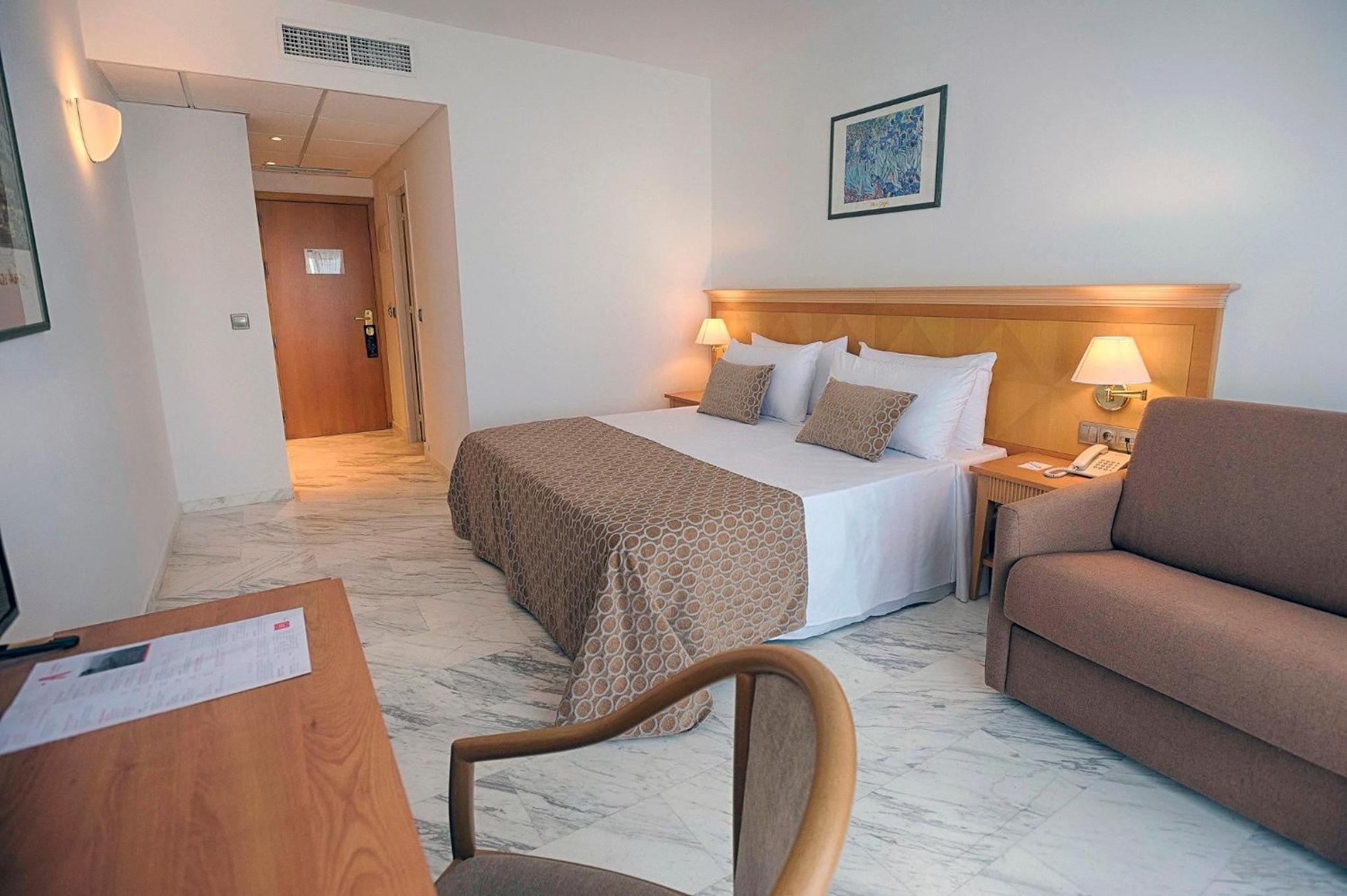 Triple Room with Pool View (3 Adults) photo 2