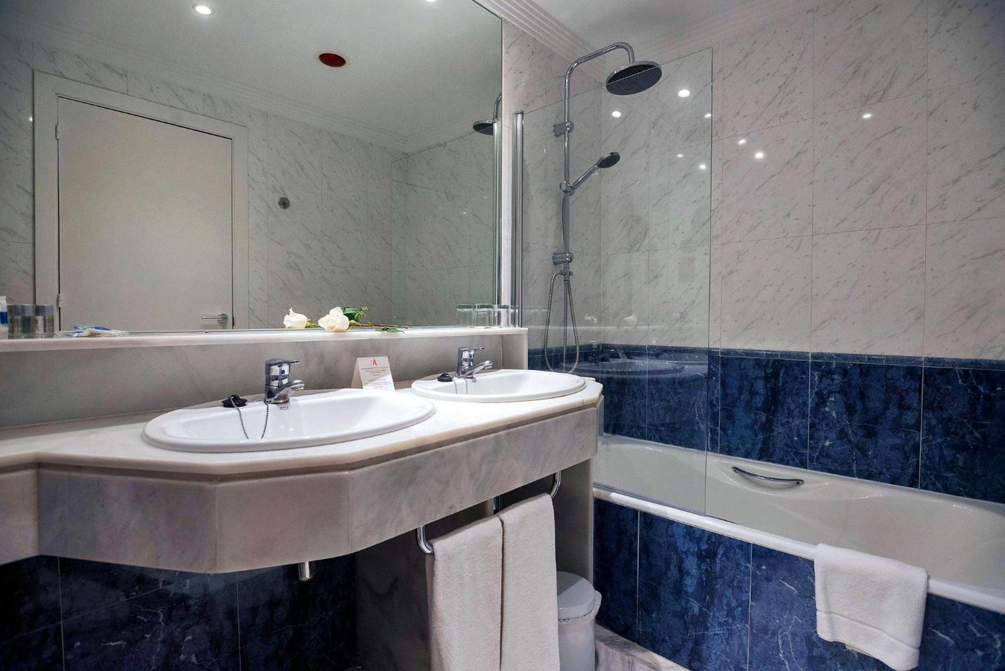Triple Room with Pool View (2 Adults + 1 Child) photo 2