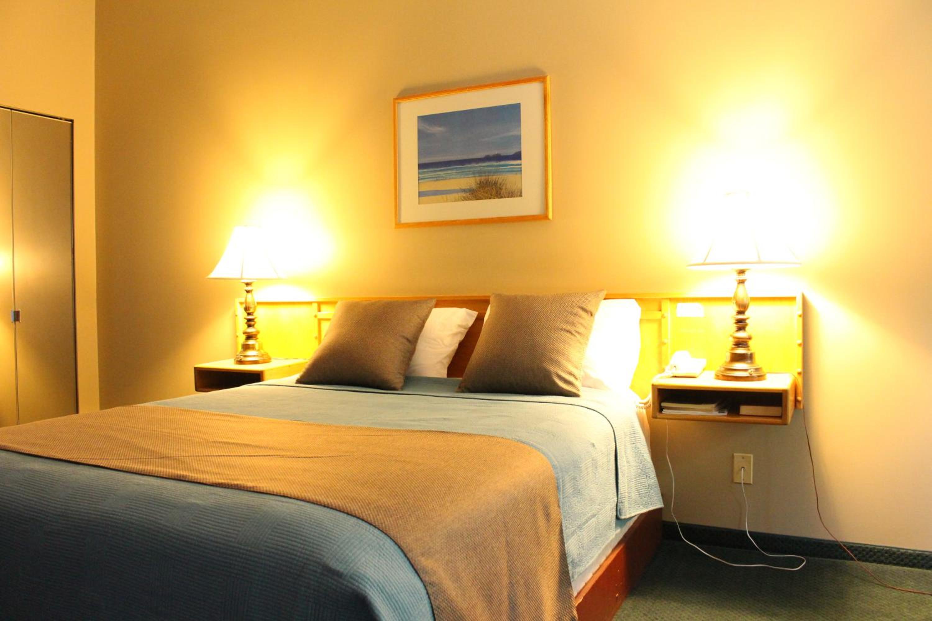 Classic Queen Room with Kitchenette - newly renovated photo 1