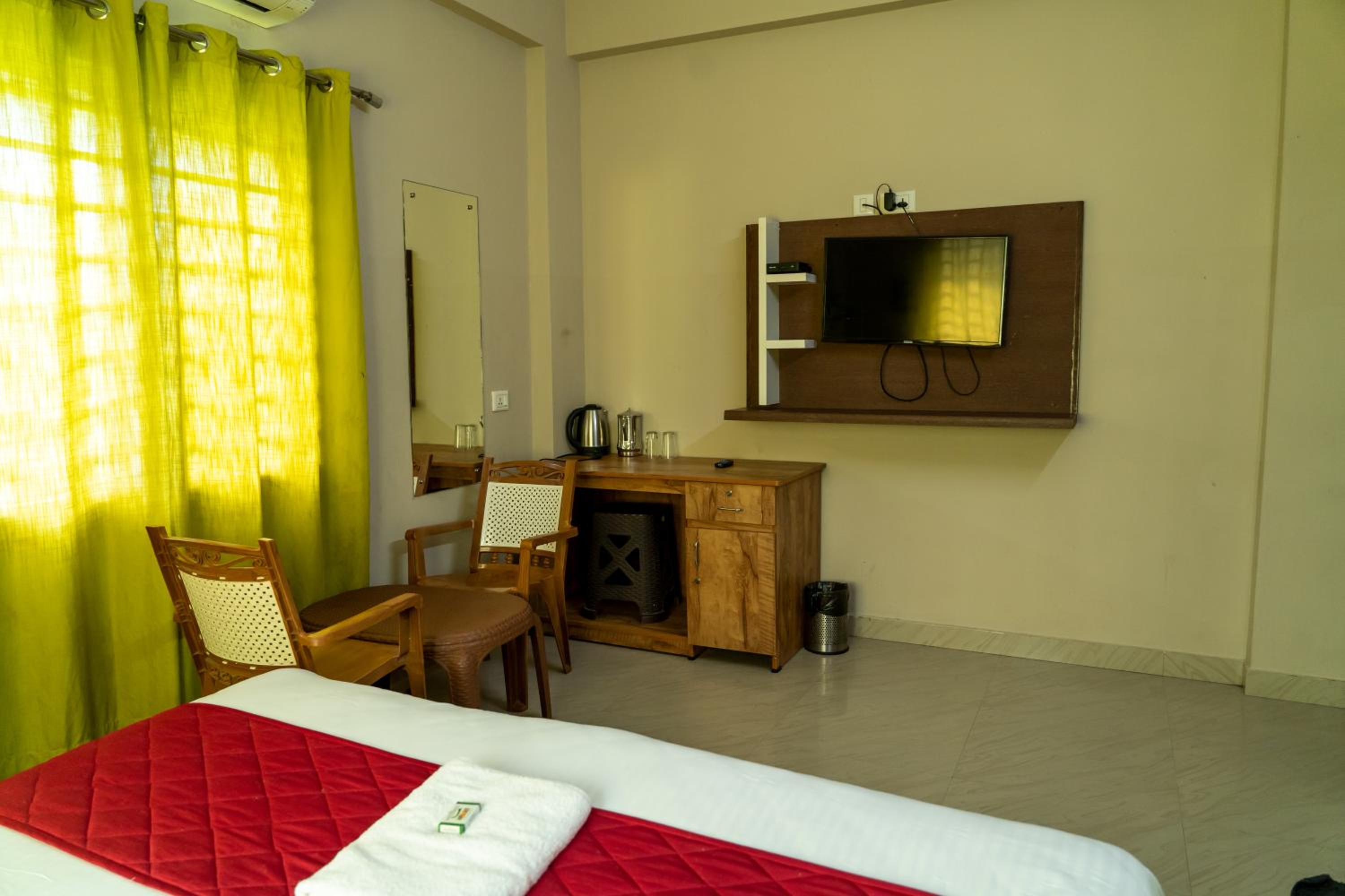 Deluxe Room (2 Adults + 1 Child) photo 1