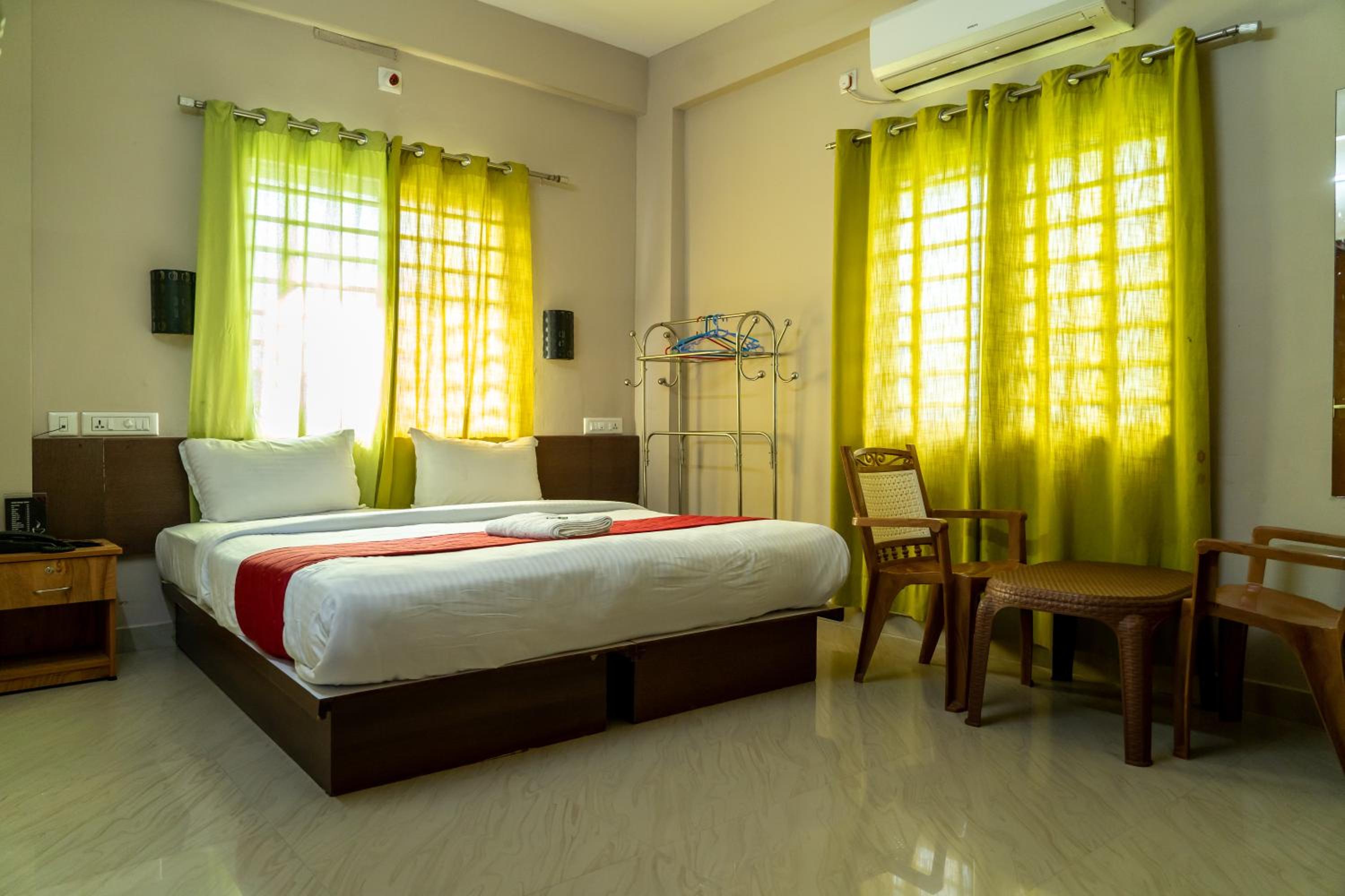 Deluxe Room (2 Adults + 1 Child) photo 2