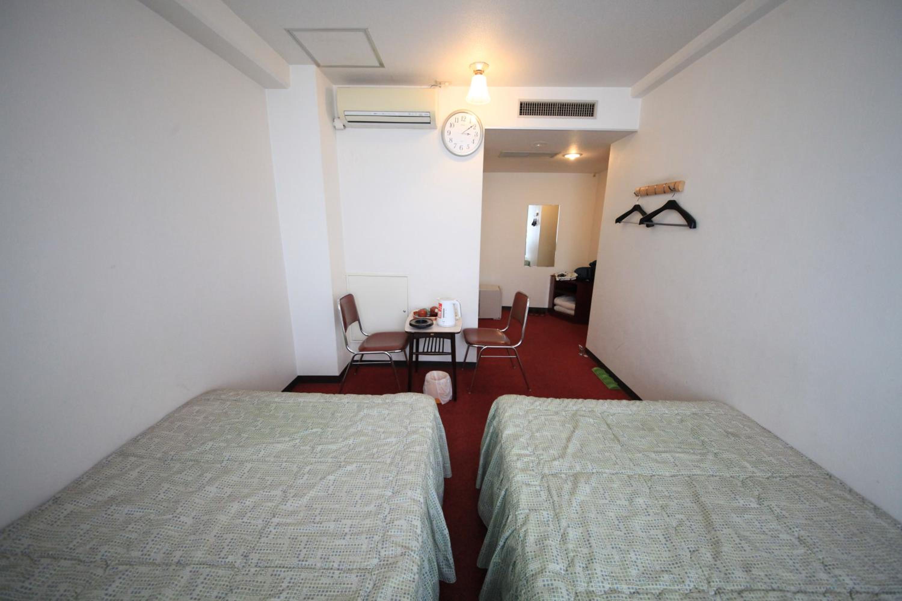 Twin Room - Photo 4