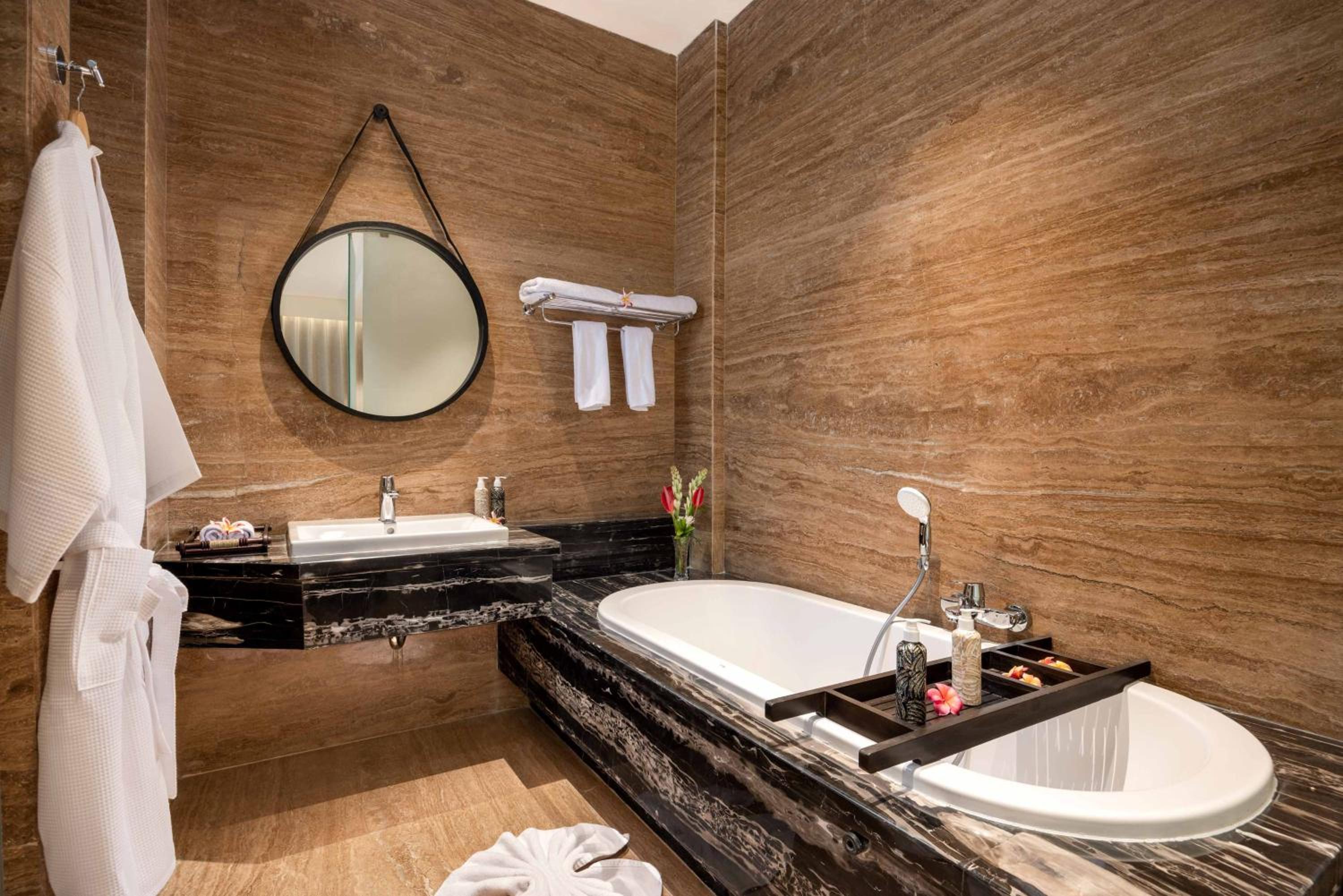 Deluxe Suite - Photo 3