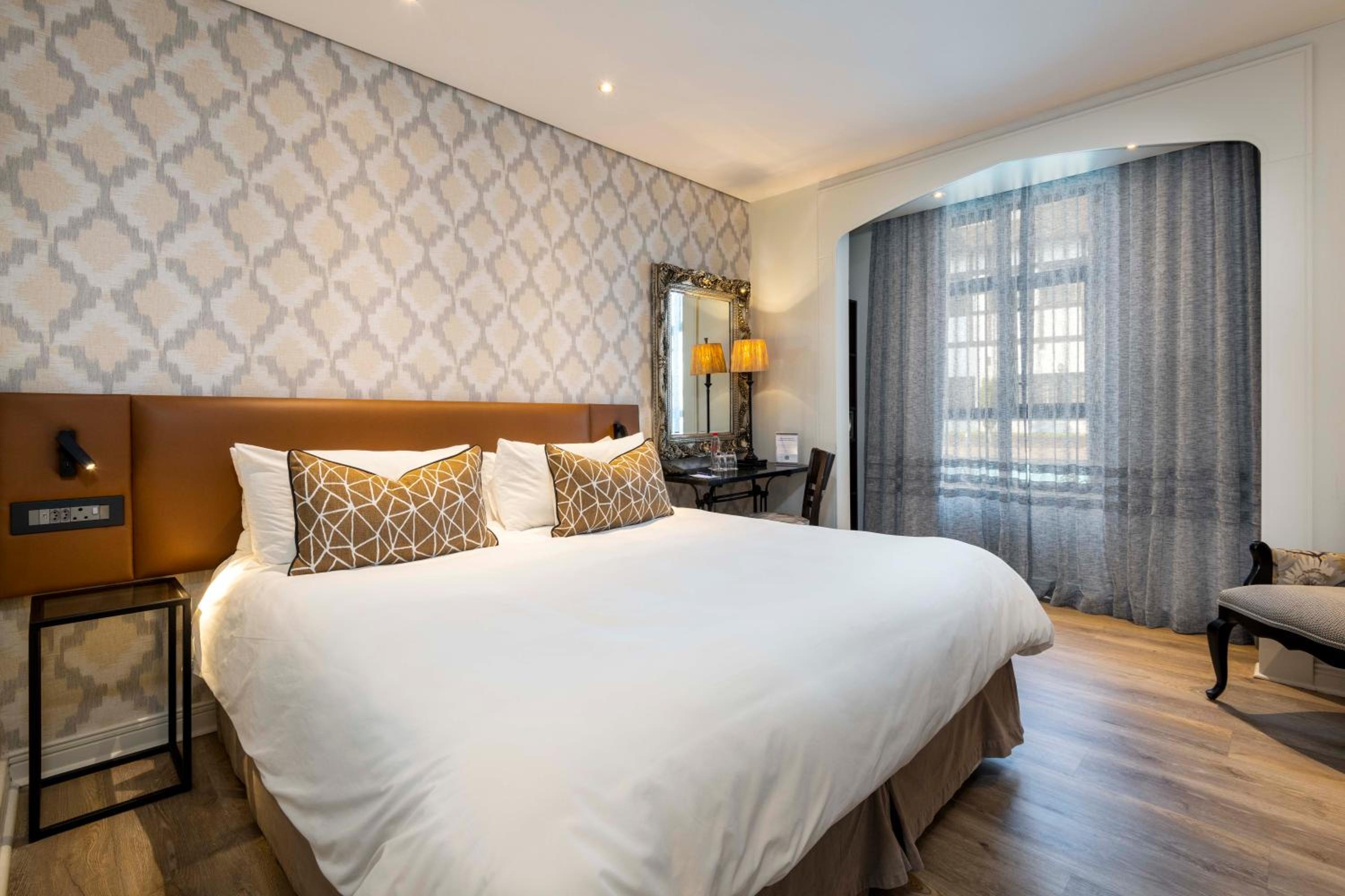 Deluxe King Room photo 2