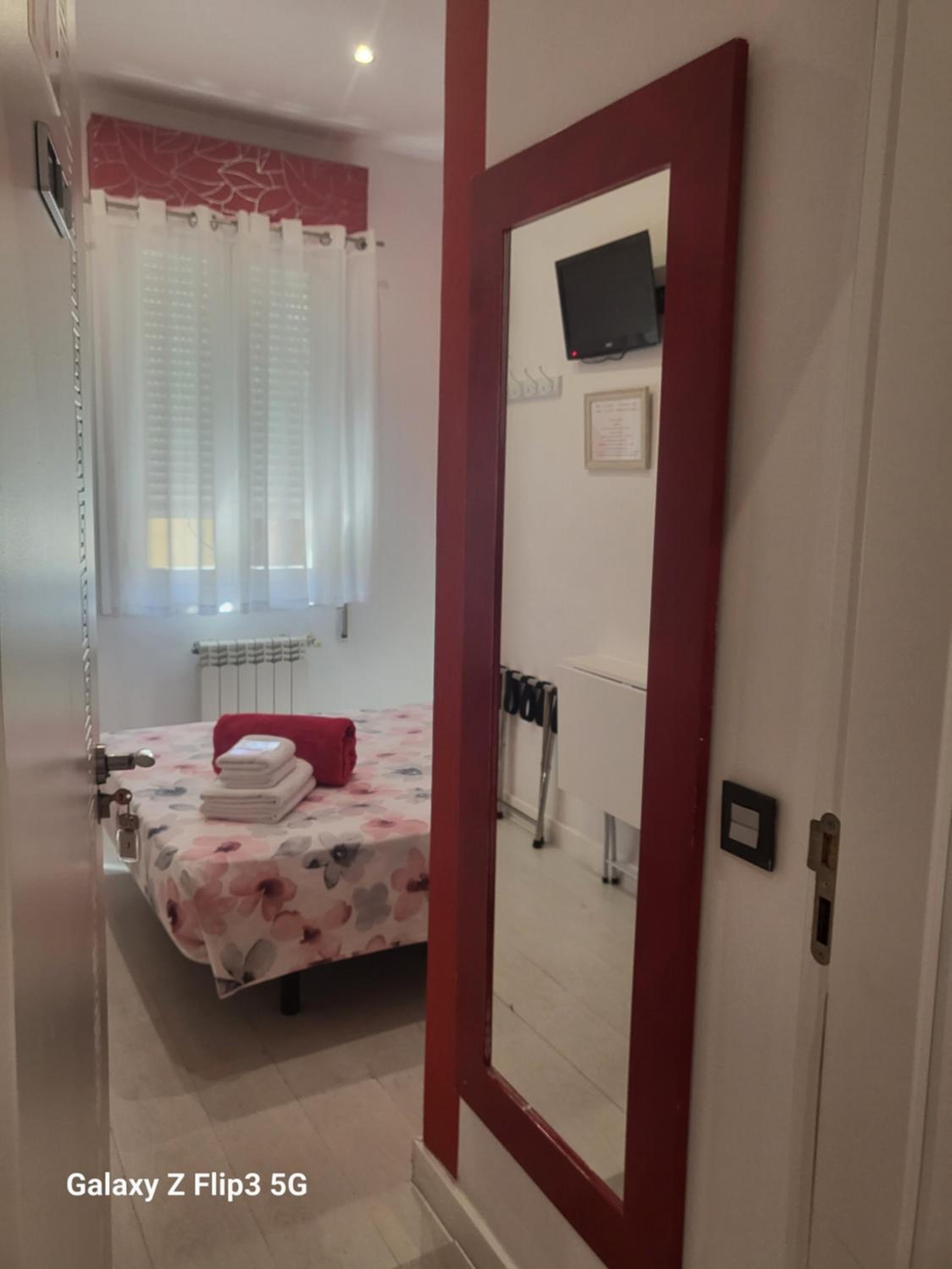 Small Double Room - Photo 33