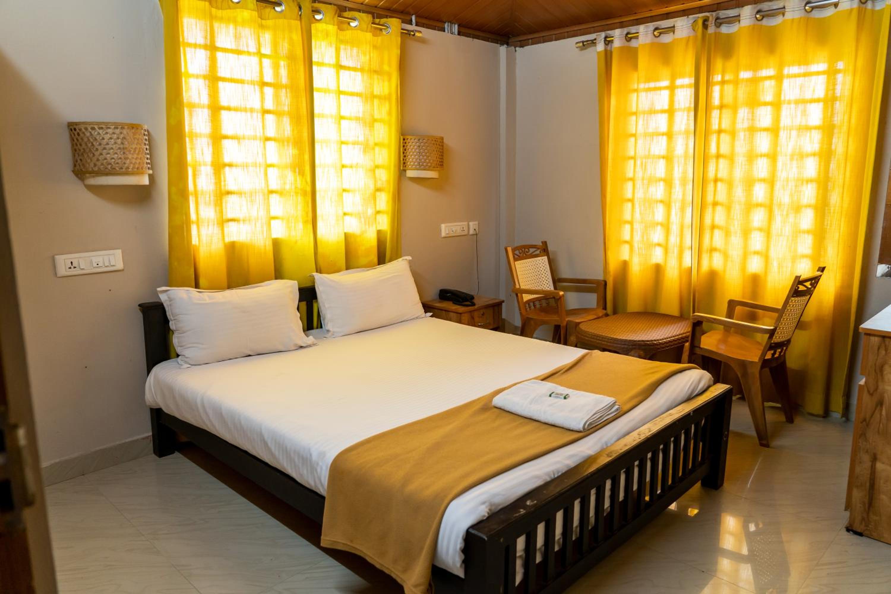 Deluxe Room (2 Adults + 1 Child) photo 3