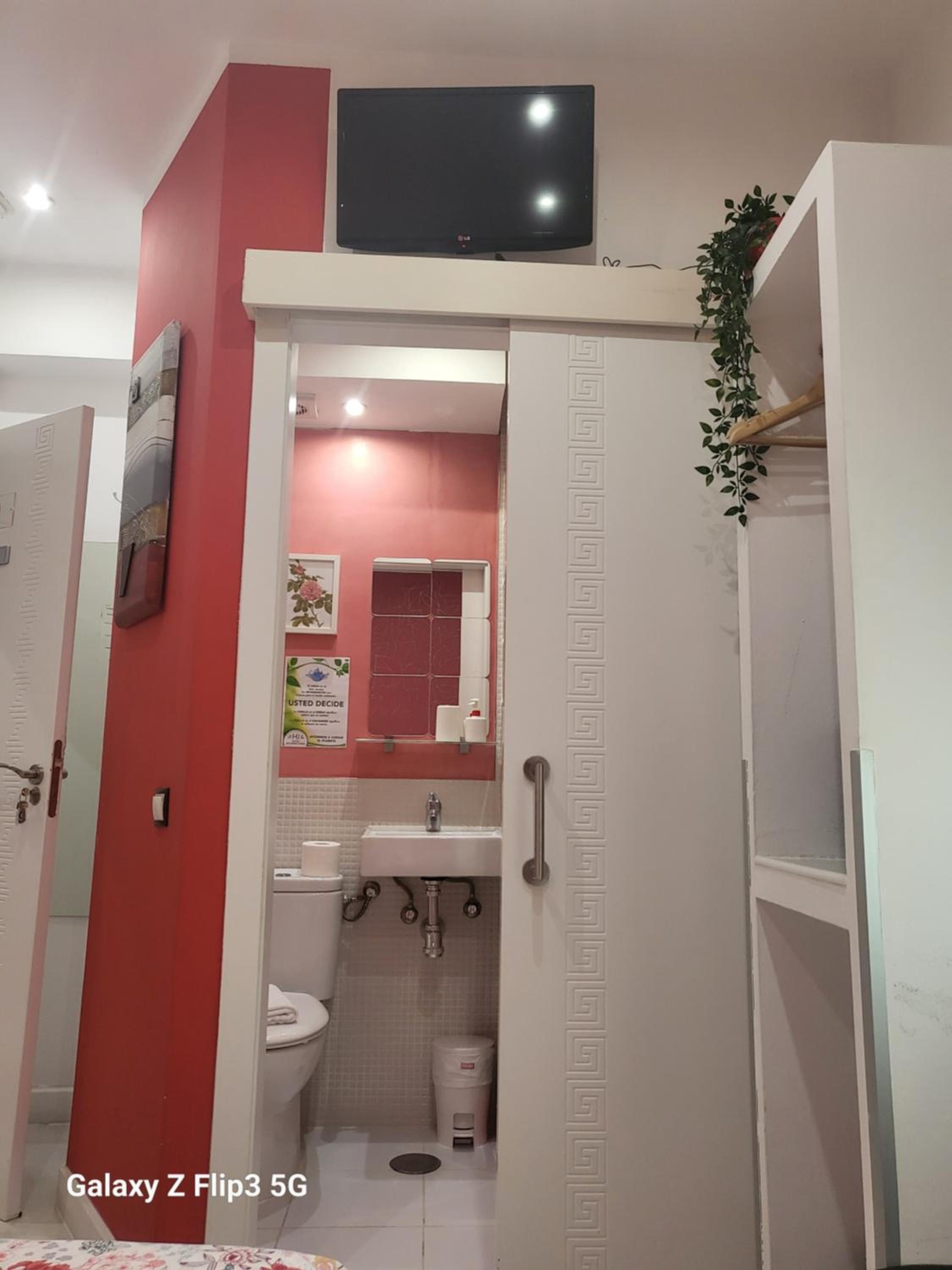 Small Double Room - Photo 30