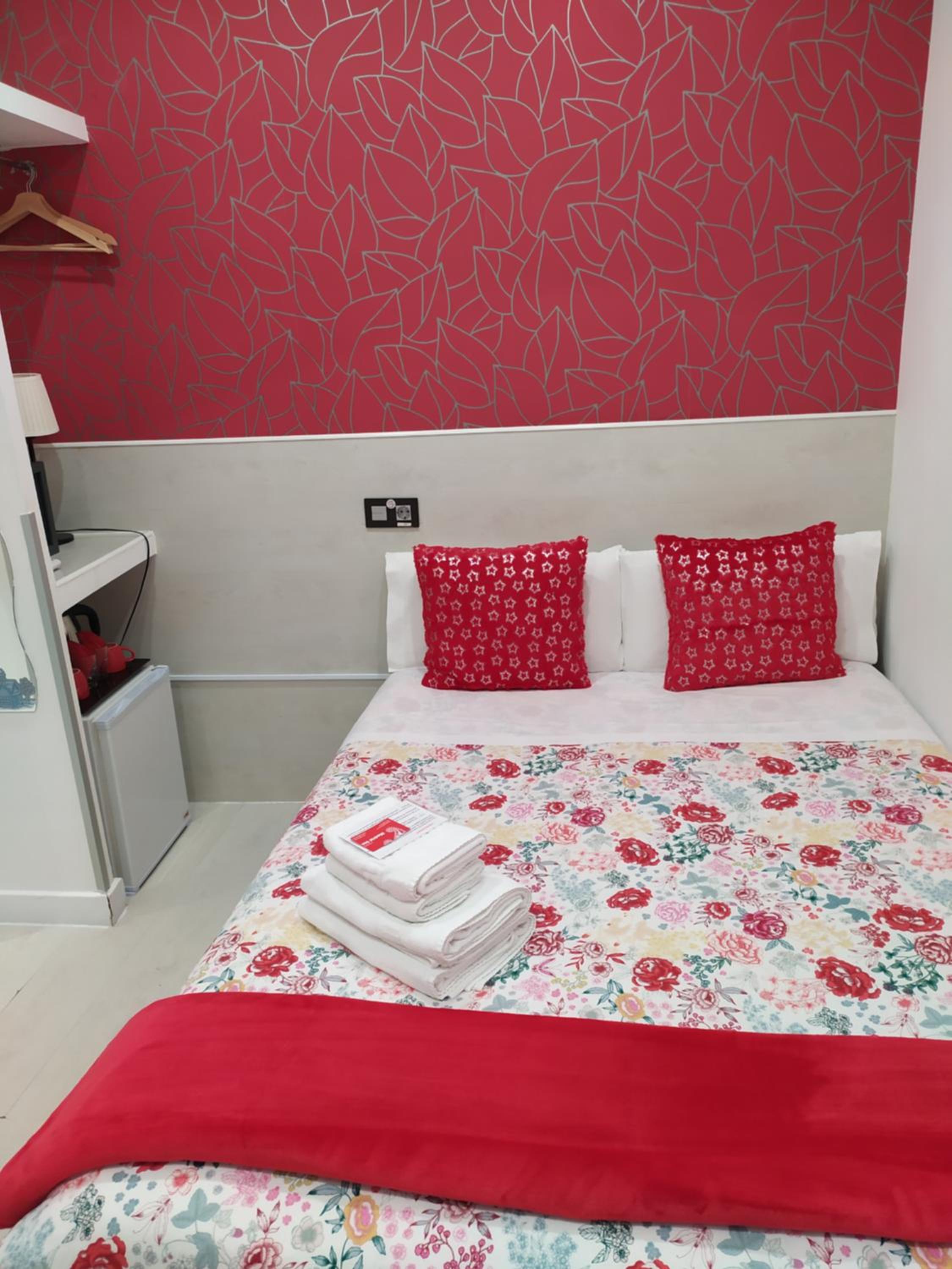 Small Double Room - Photo 25