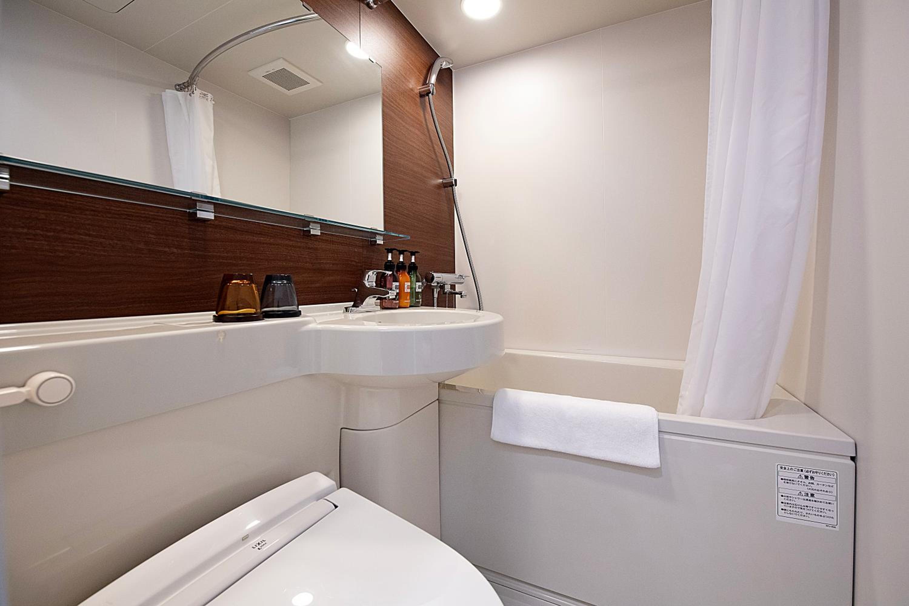 Twin Room - Non-Smoking photo 2