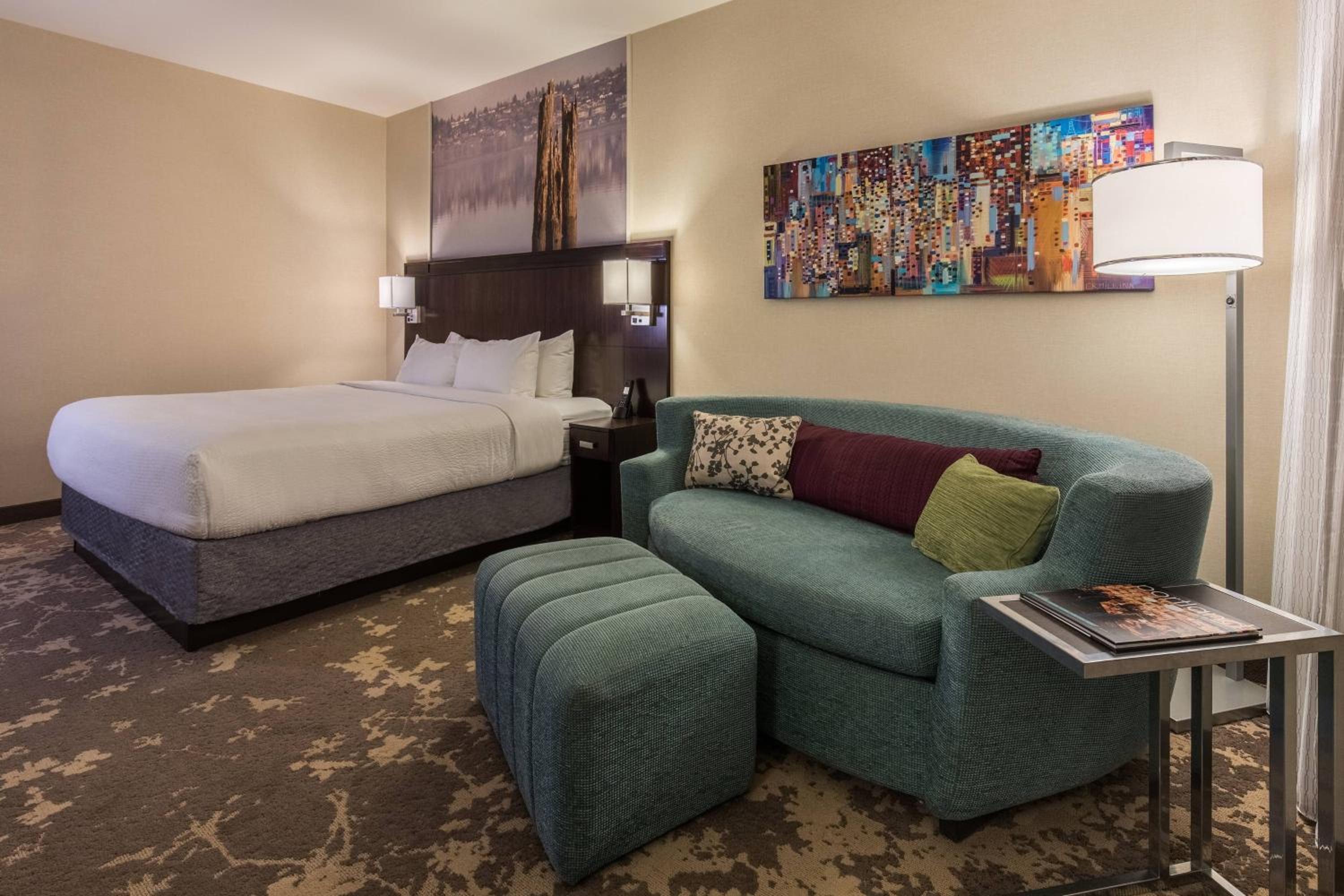 King Room with Sofa Bed - Photo 3
