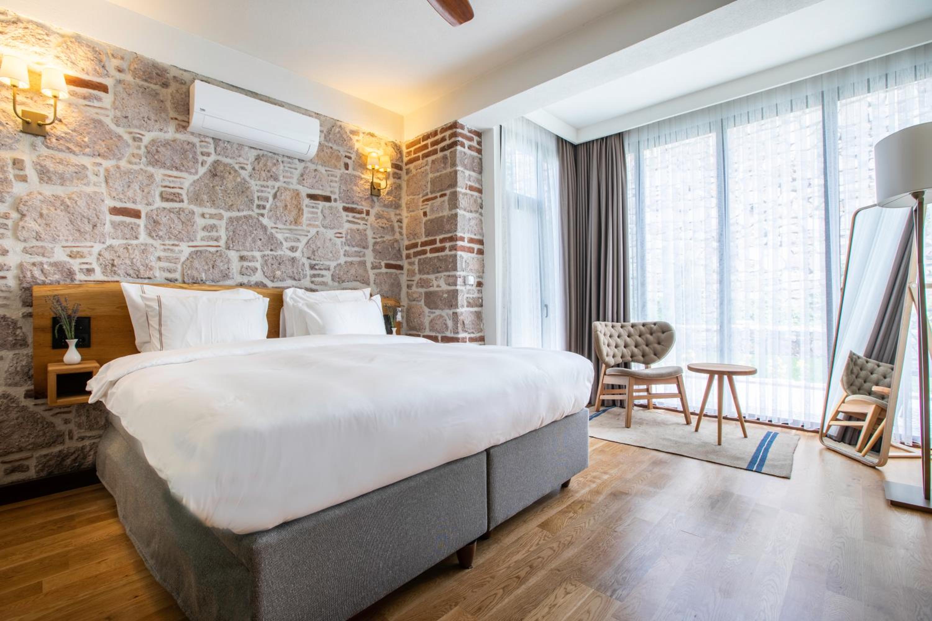 Suite with Private Garden (Pet Friendly)