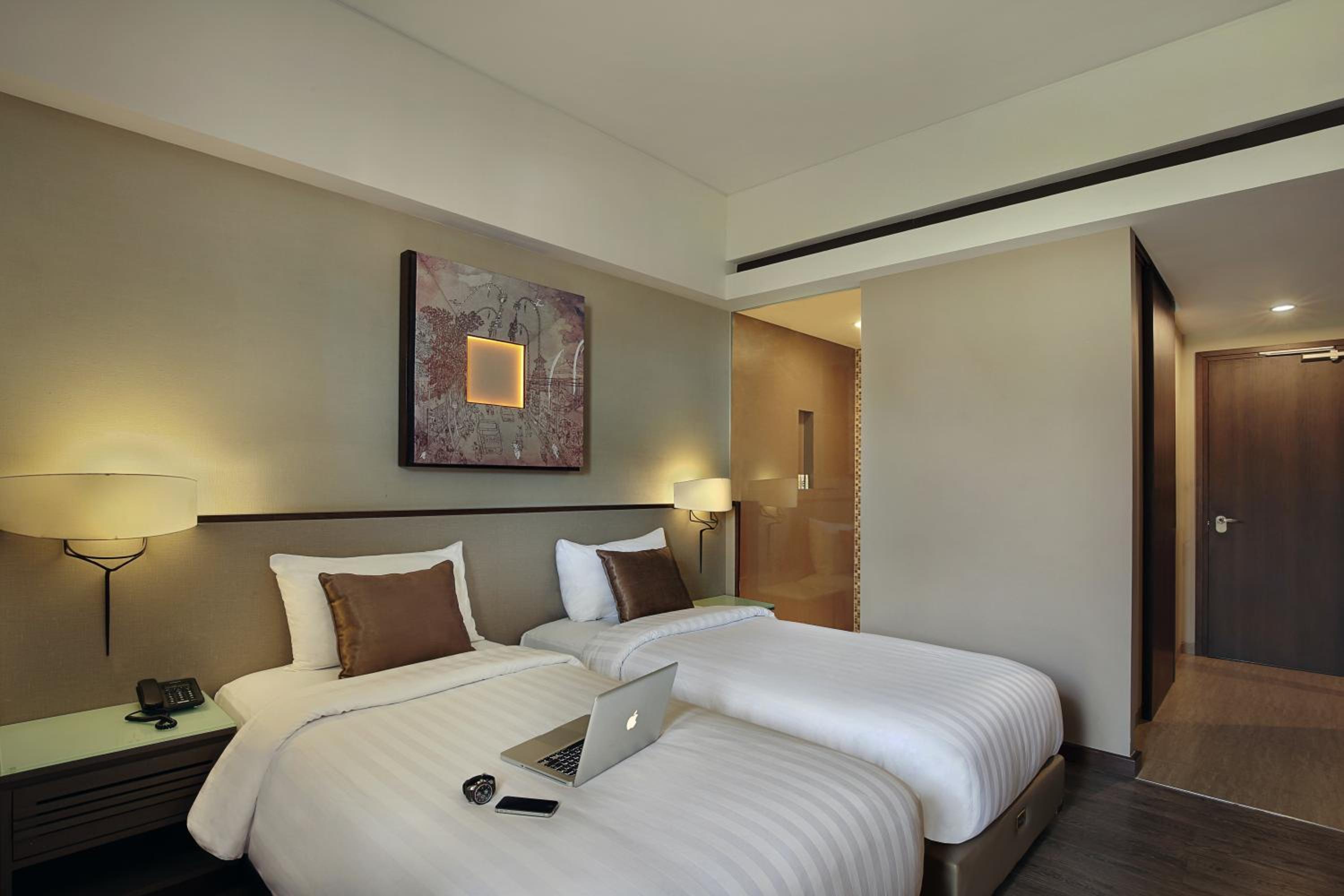 Deluxe Twin Room with Balcony photo 3