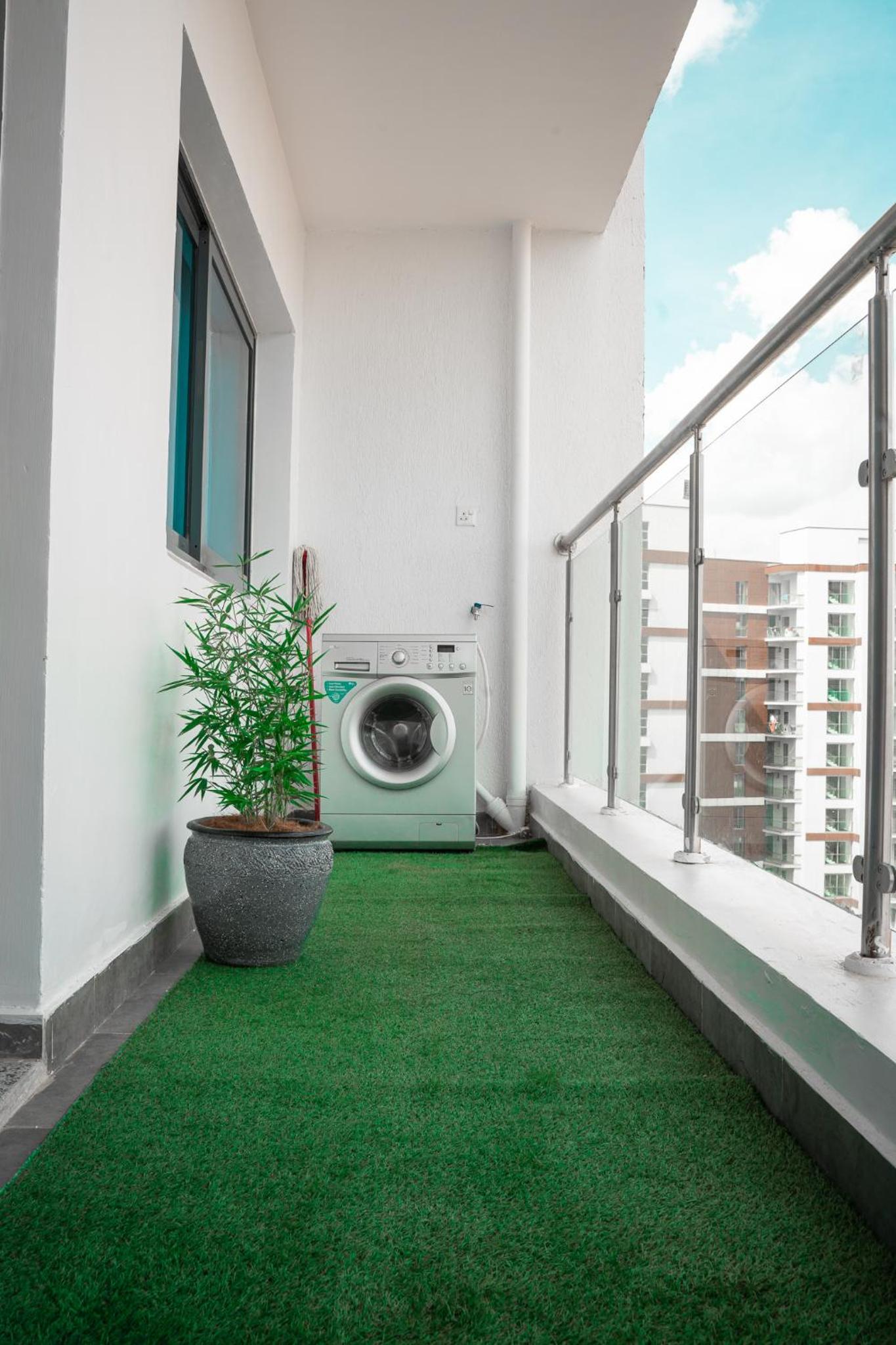 Studio with Balcony - Photo 4