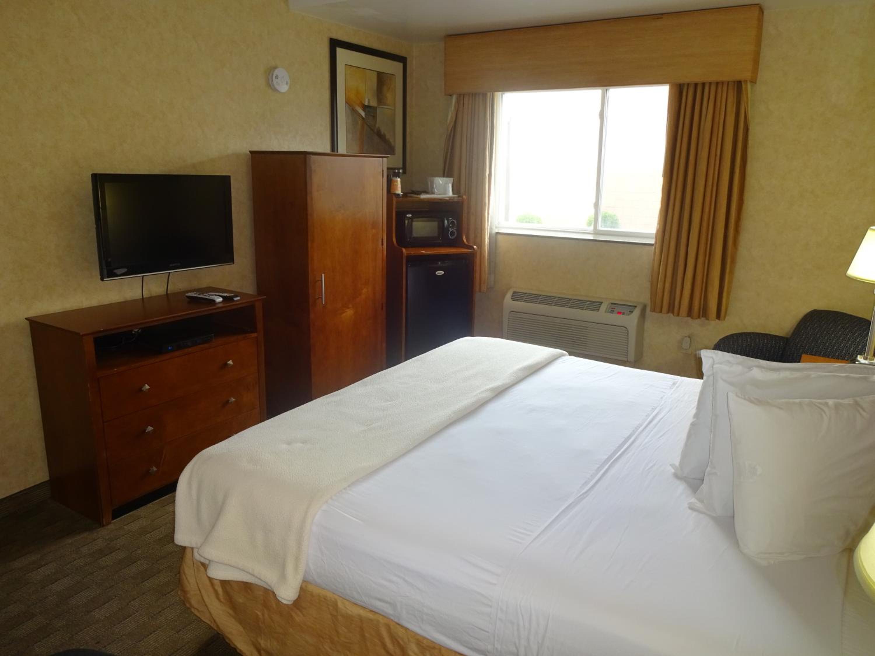 Queen Room - Non-Smoking - Photo 3