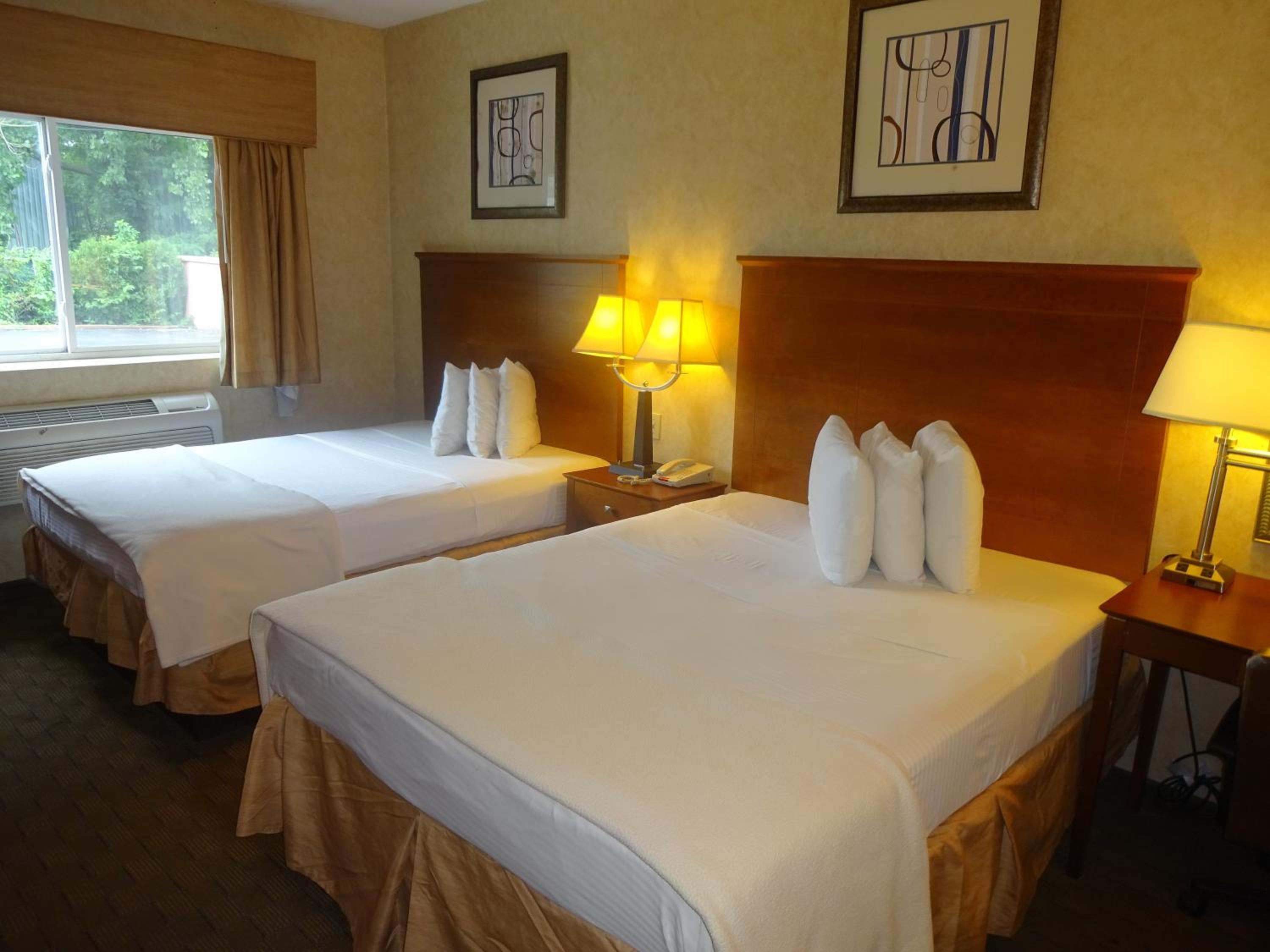 Queen Room with Two Queen Beds - Disability Access - Photo 4