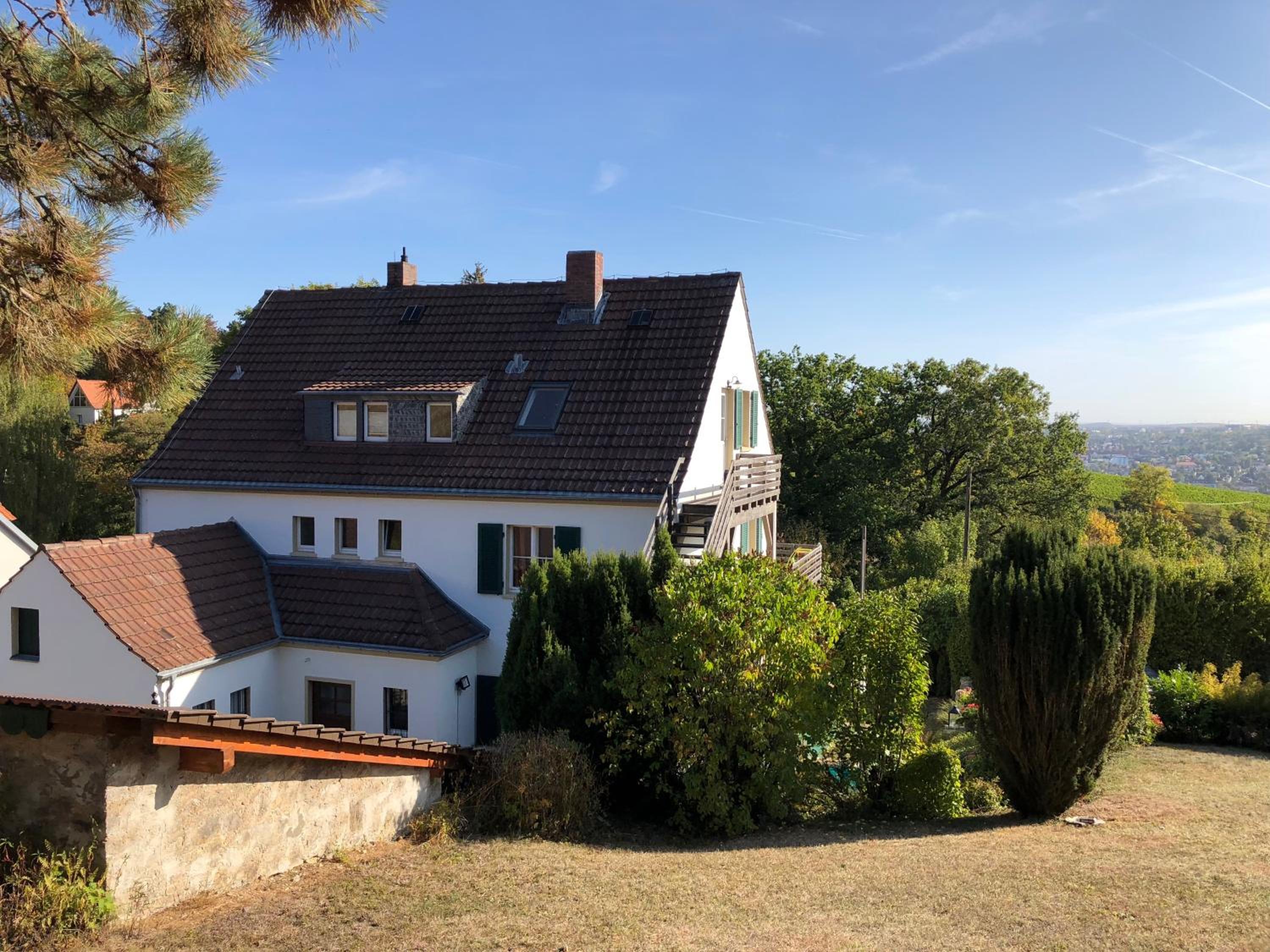 Six-Bedroom House photo 2