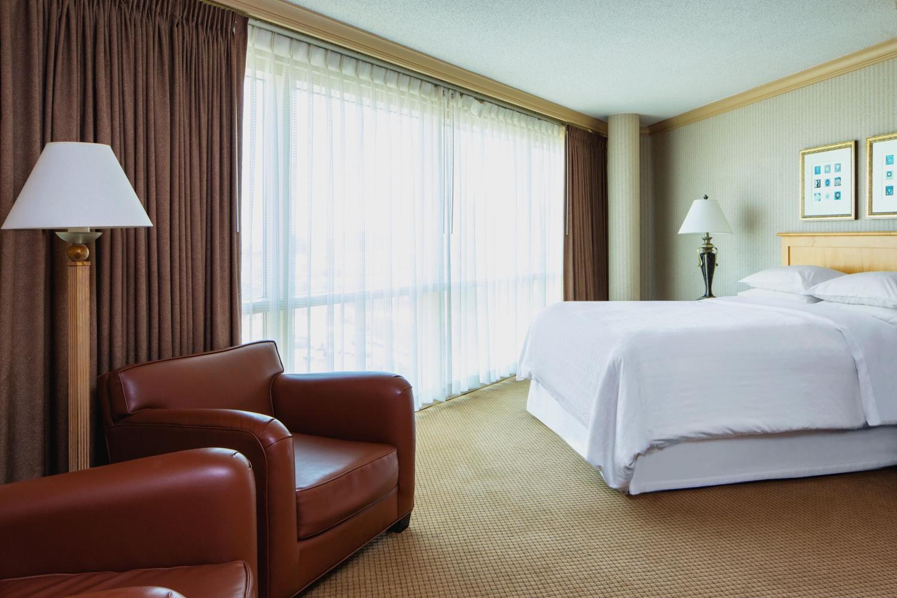 Club lounge access, 1 Bedroom Hospitality Suite, 1 Queen - Photo 2