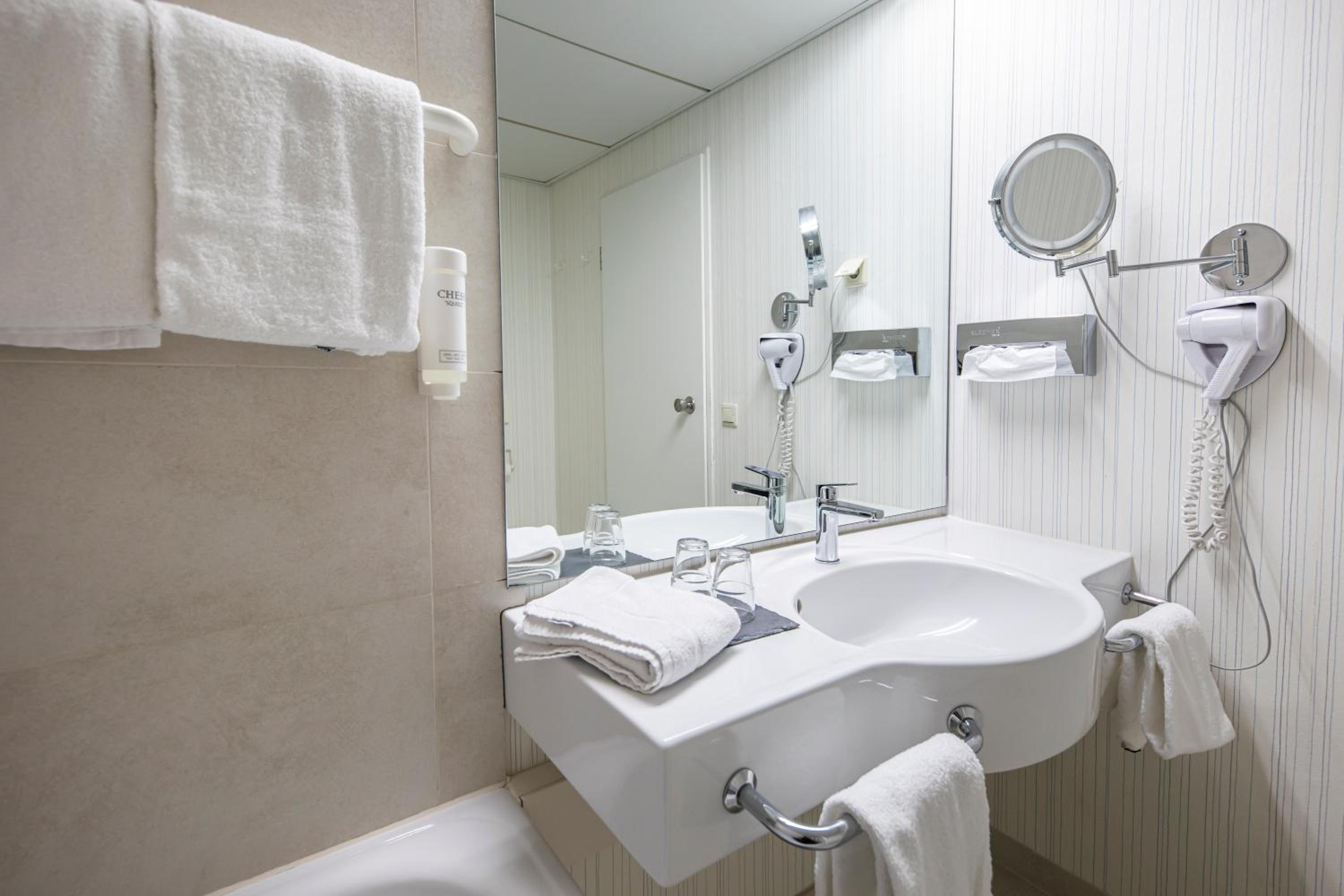 Economy Triple Room - Photo 3