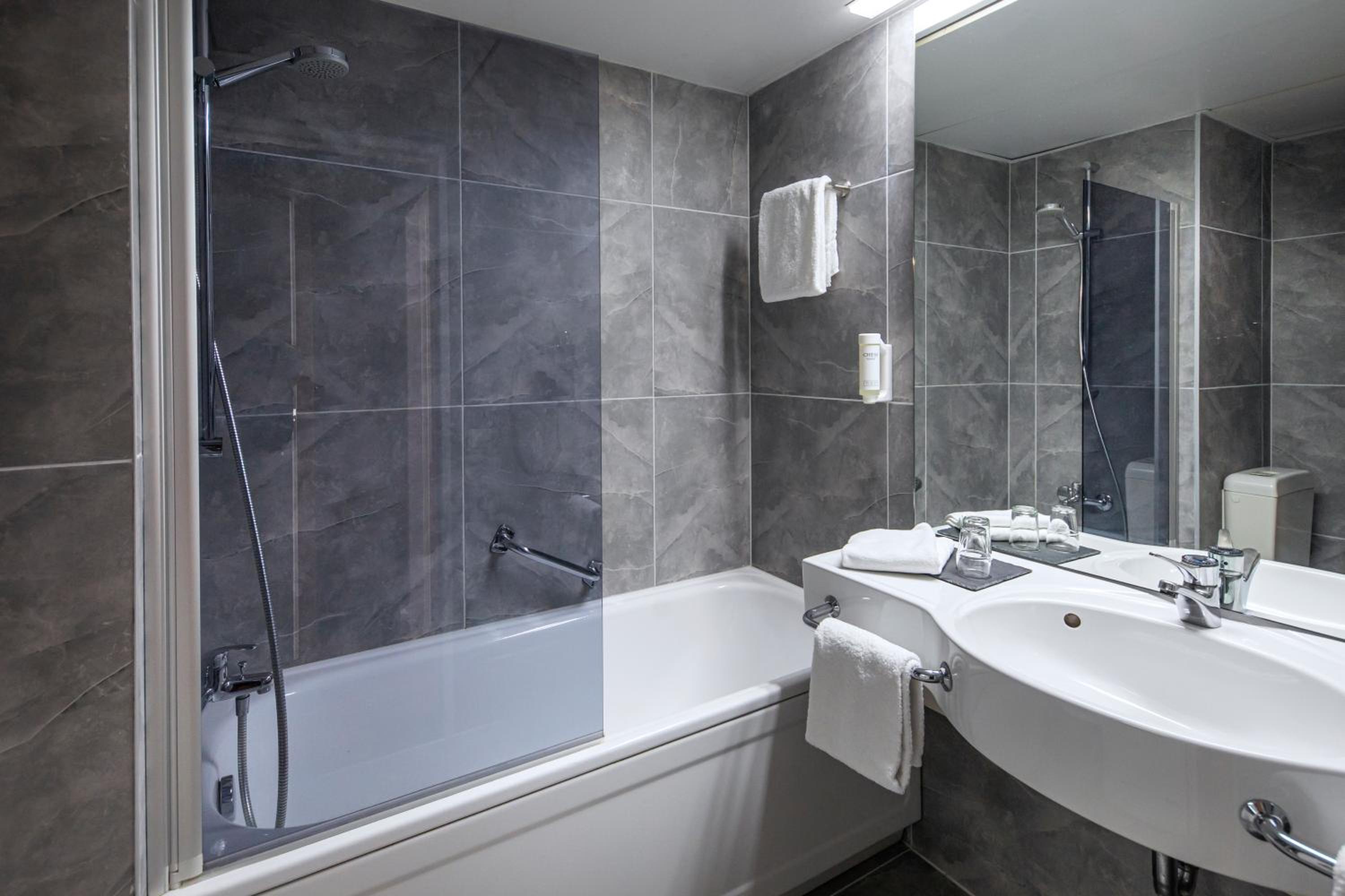 Business Double Room - Photo 8