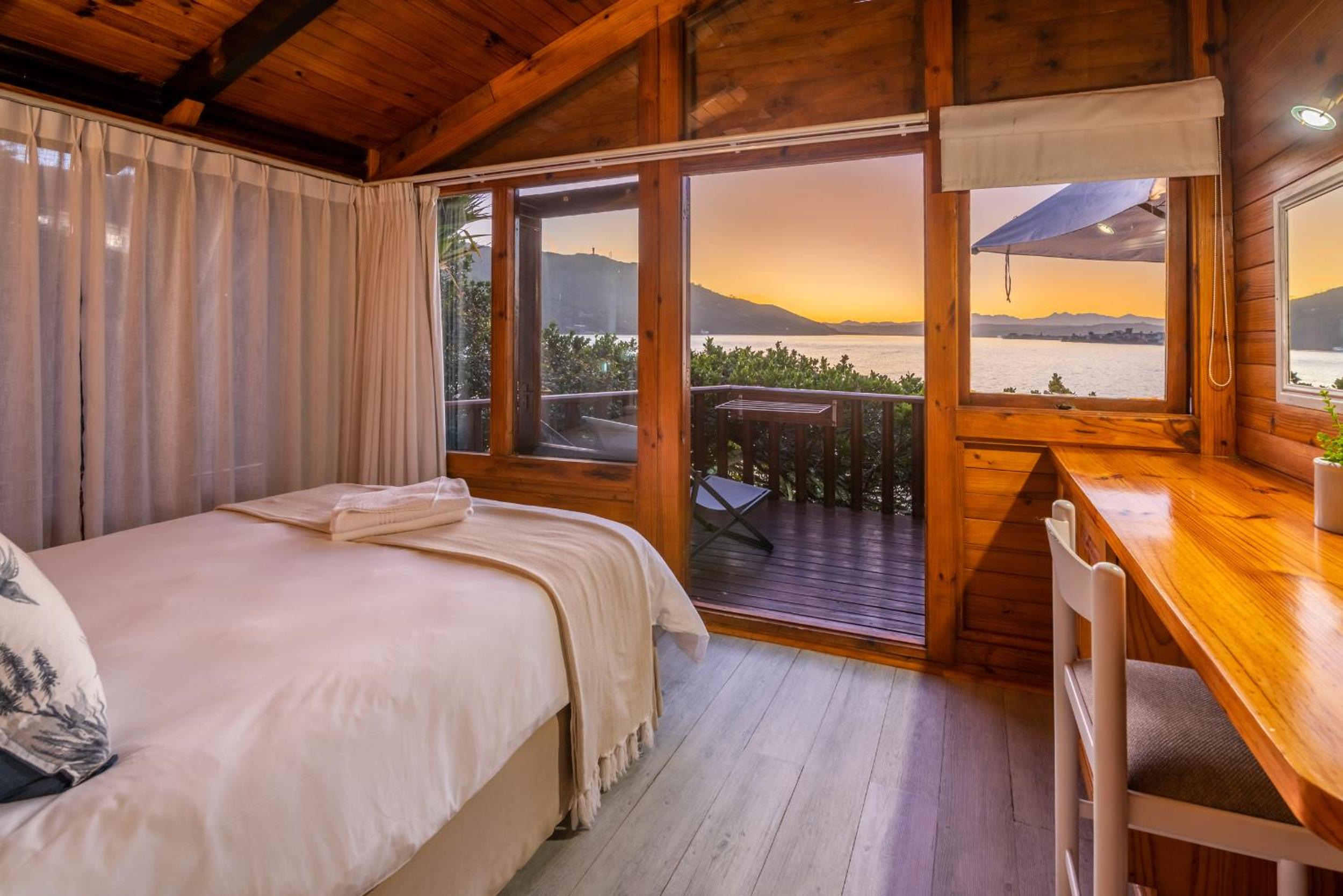 Chalet - Waterfront photo 1