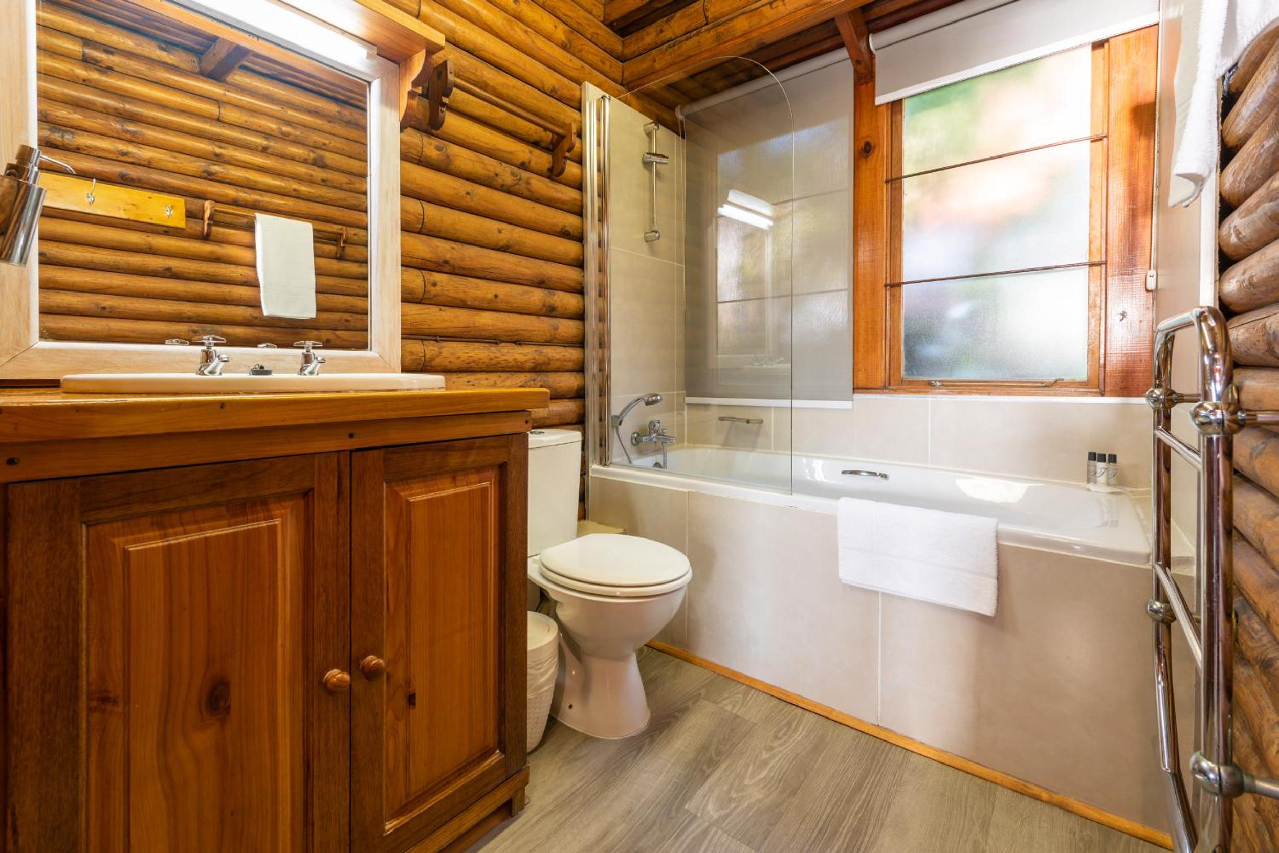 Chalet - Waterfront photo 2