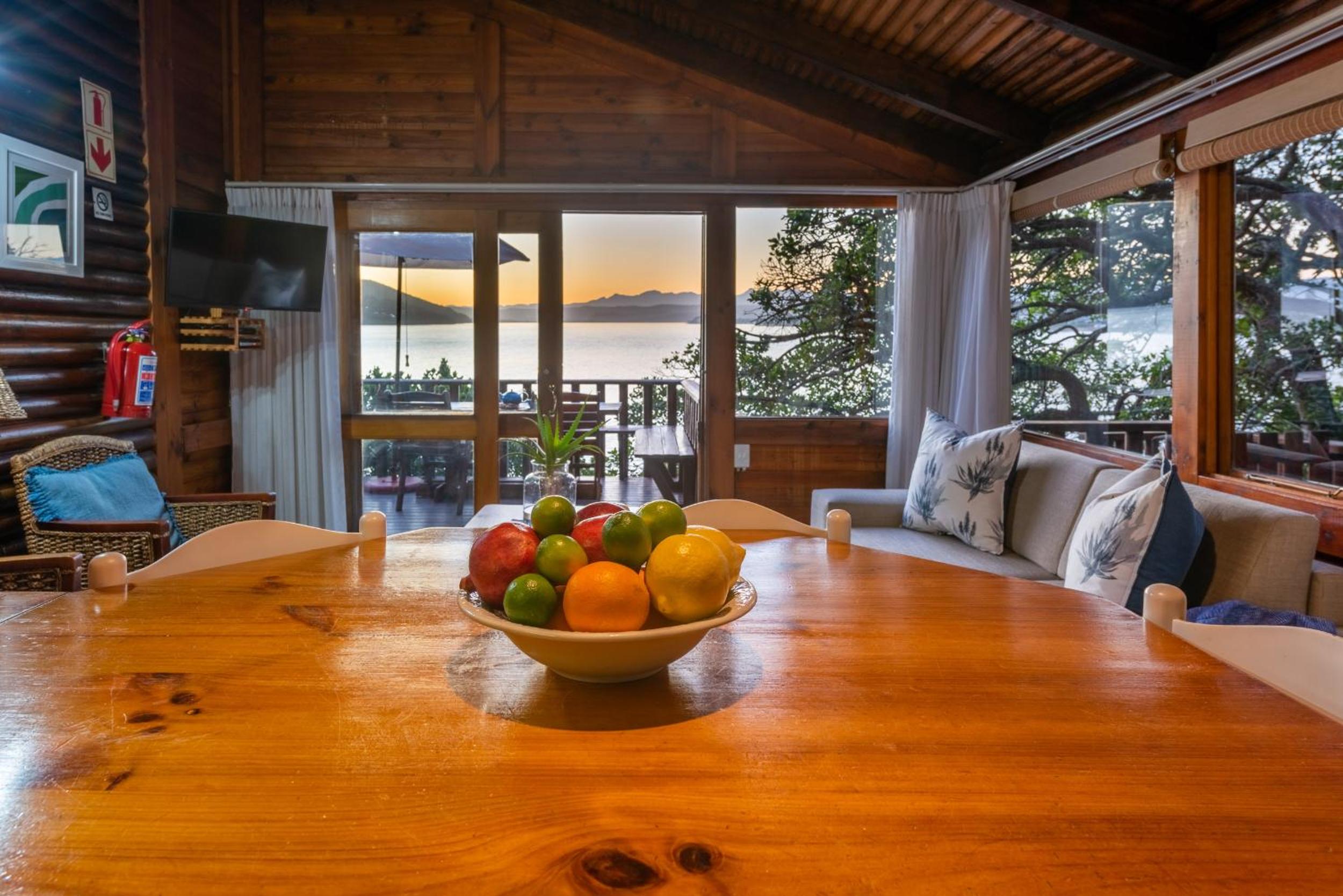 Chalet - Waterfront photo 3