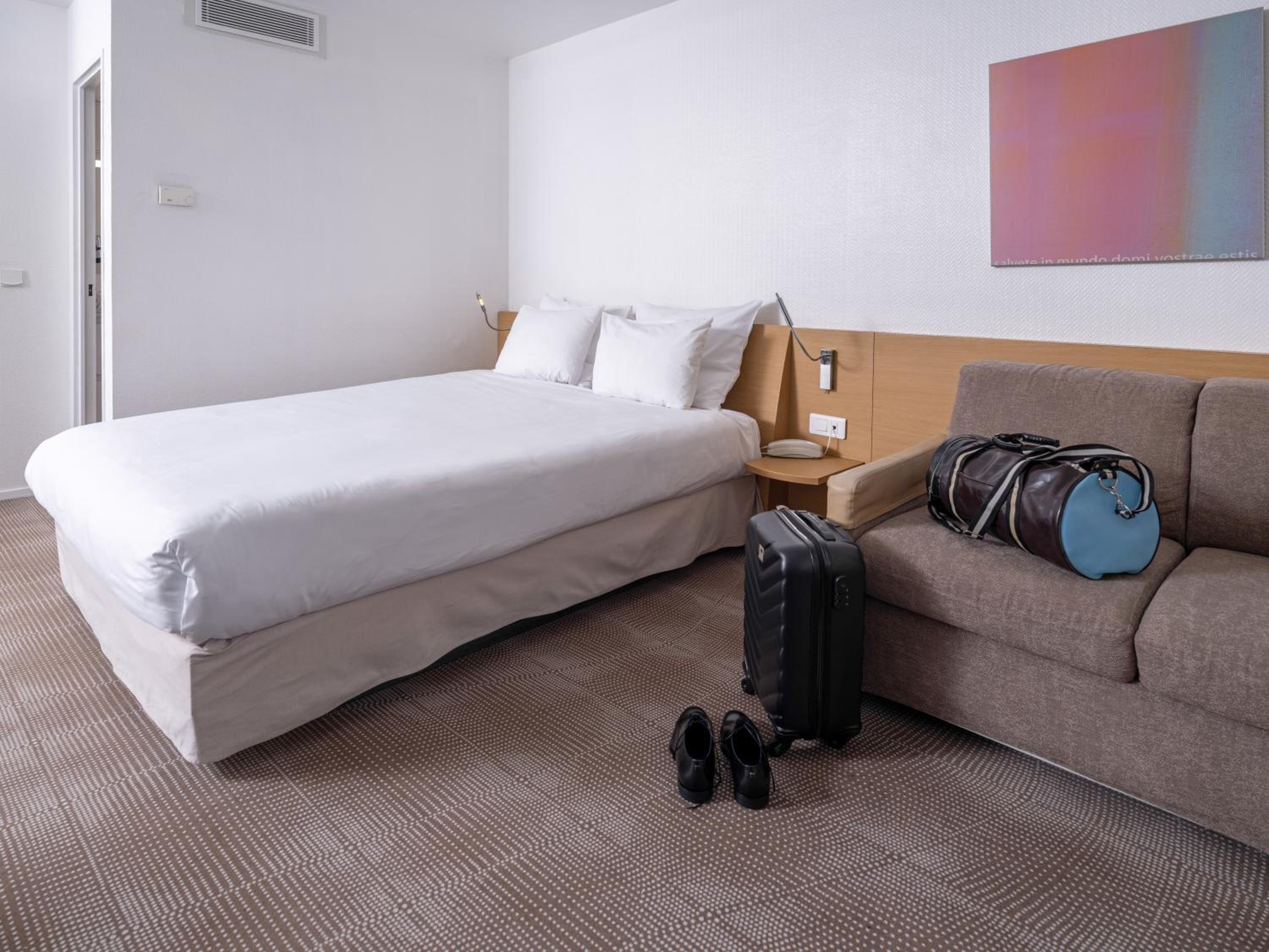 Classic Double Room with Double Sofa Bed - Photo 4