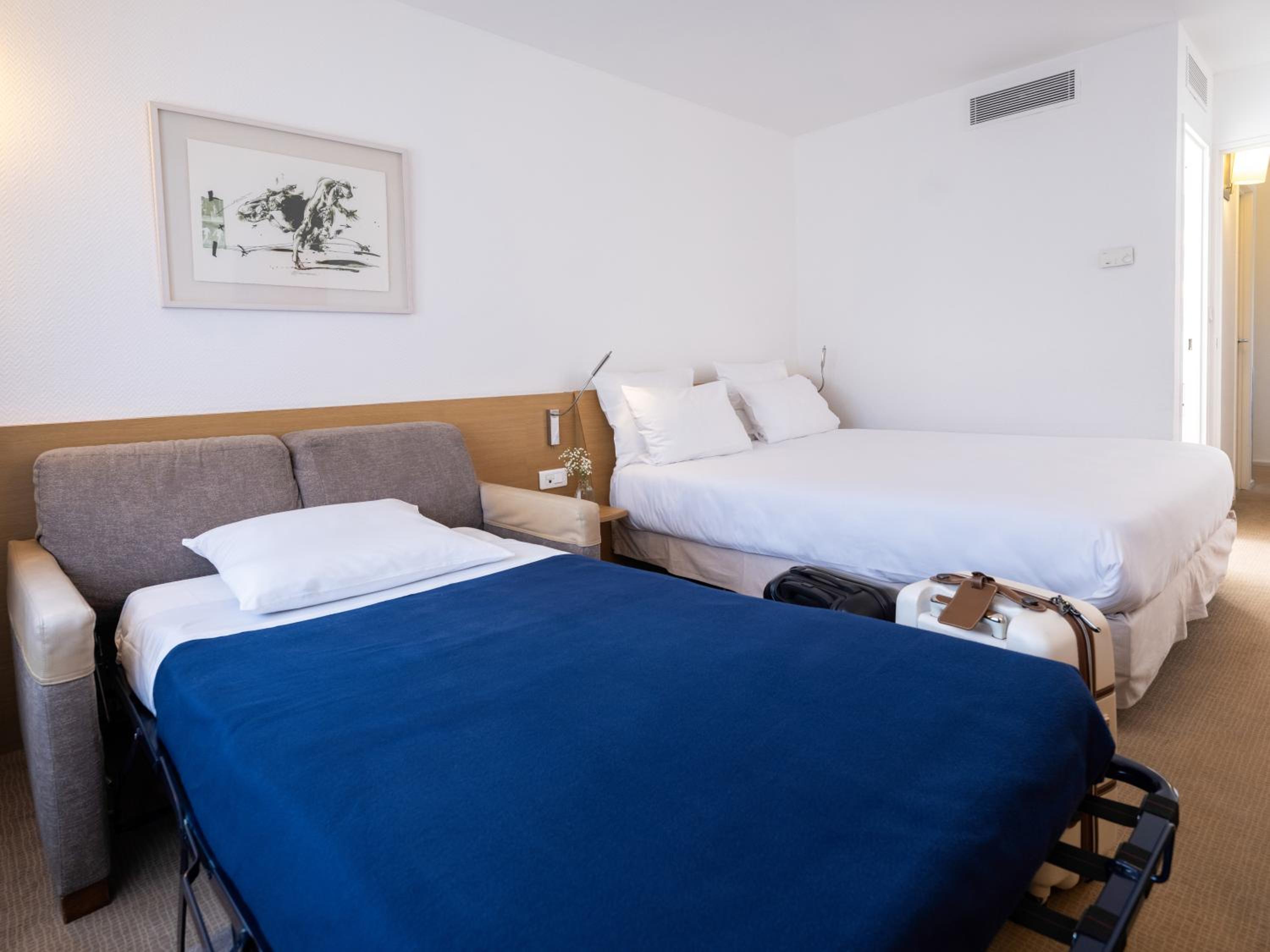 Classic Double Room with Double Sofa Bed - Photo 5