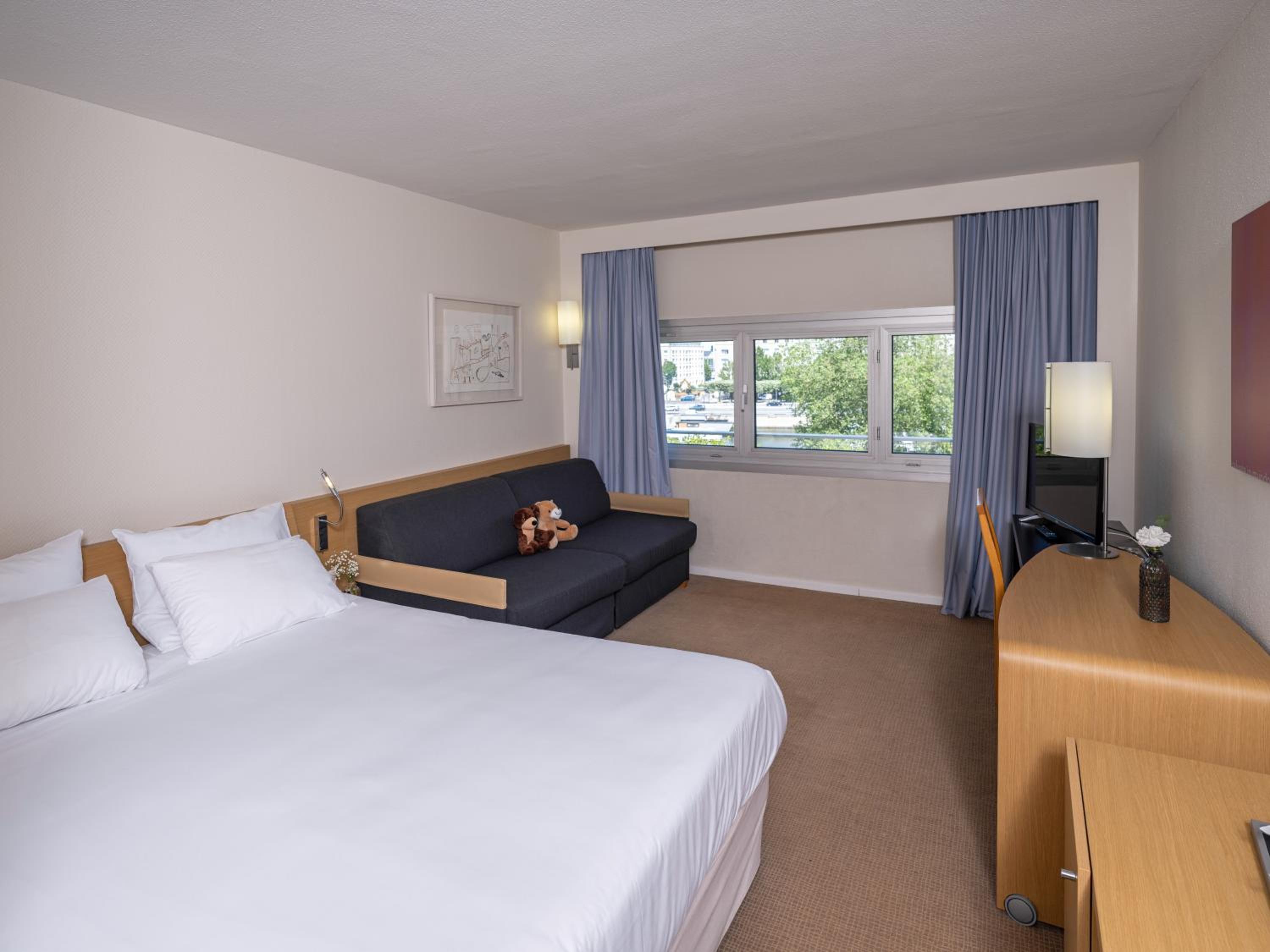 Classic Double Room with Double Sofa Bed photo 2