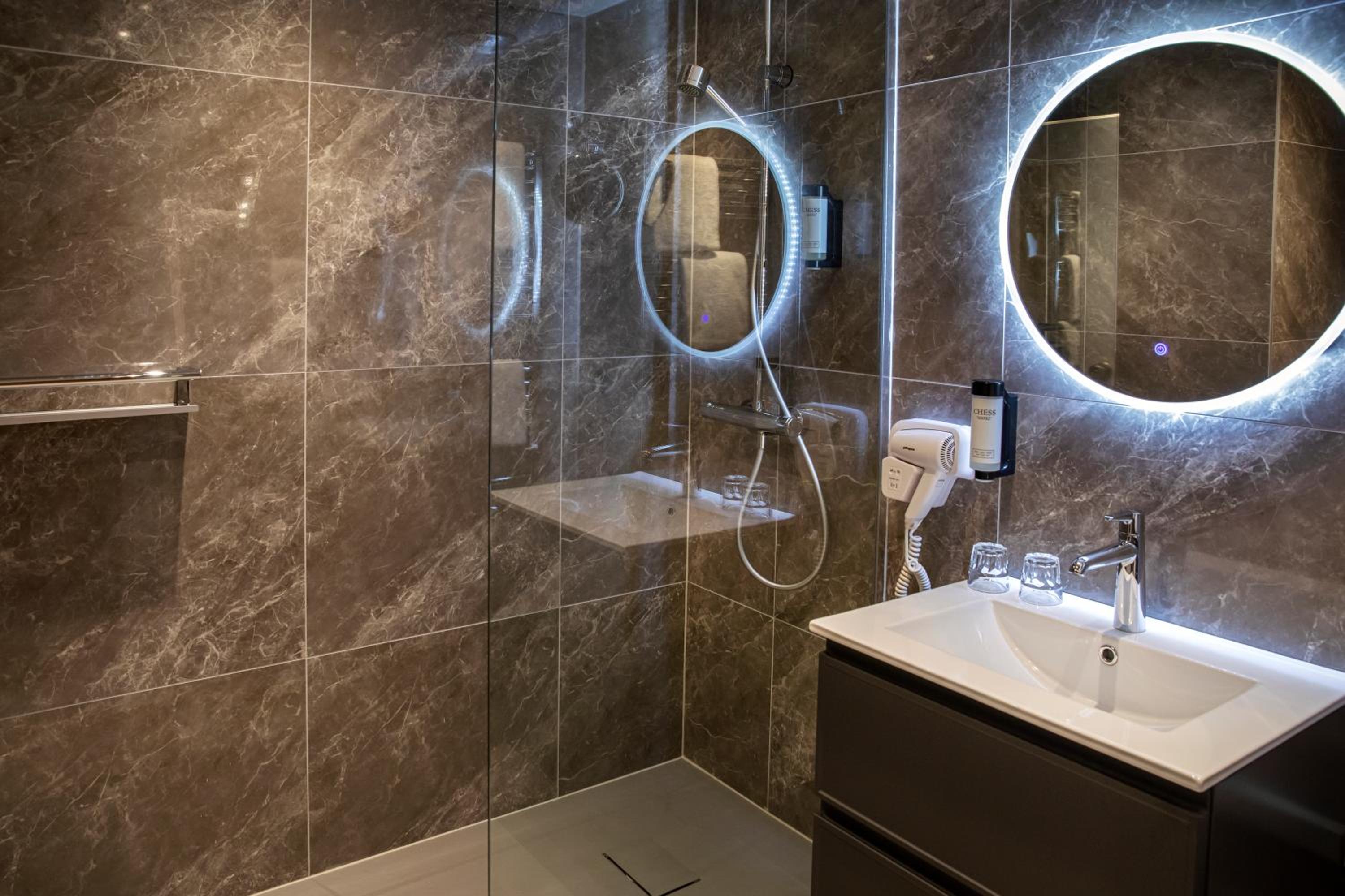 Superior Double Room - Photo 11