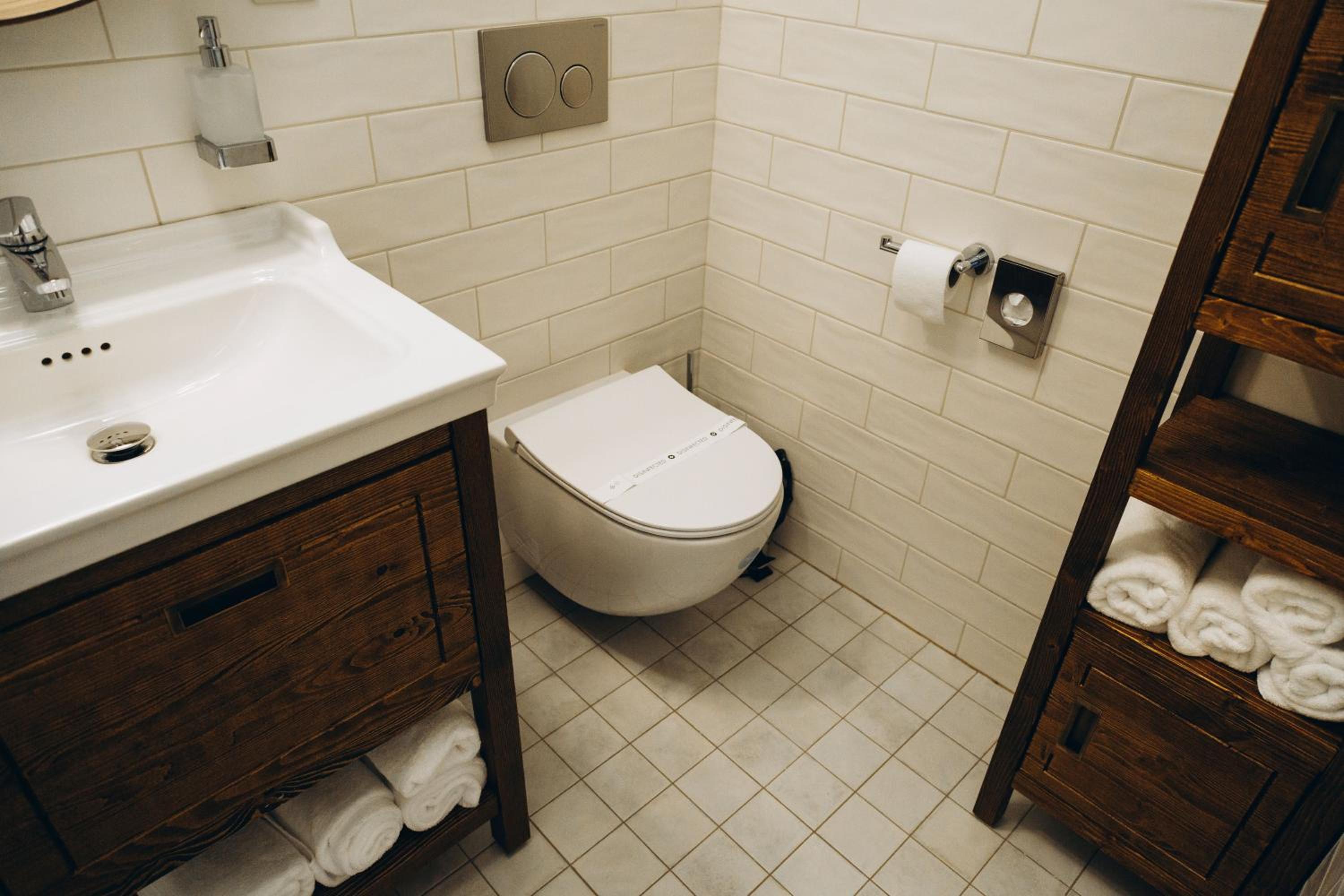 Double or Twin Room - Photo 4