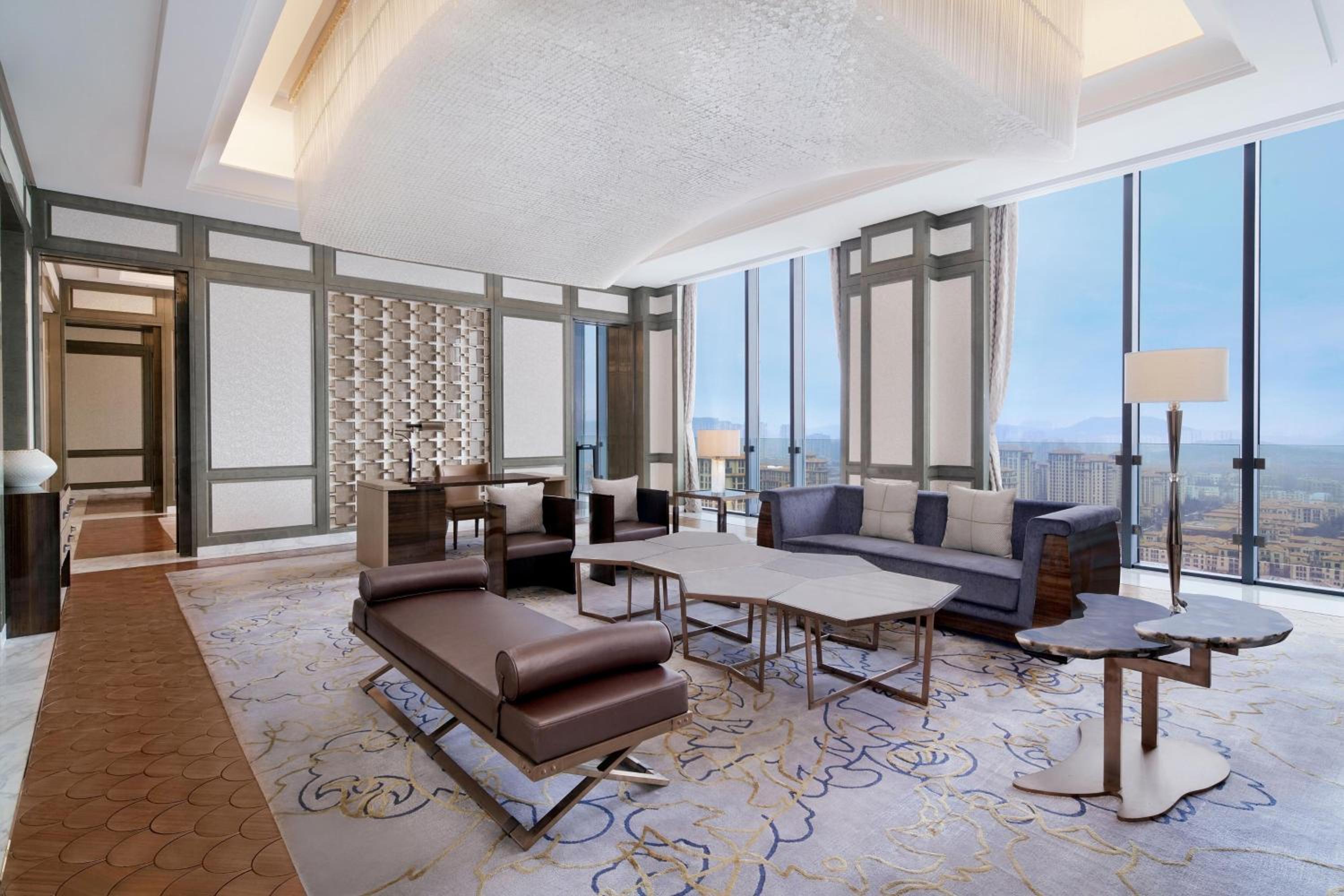 Club lounge access, Presidential Suite, 1 King, Lake view photo 2