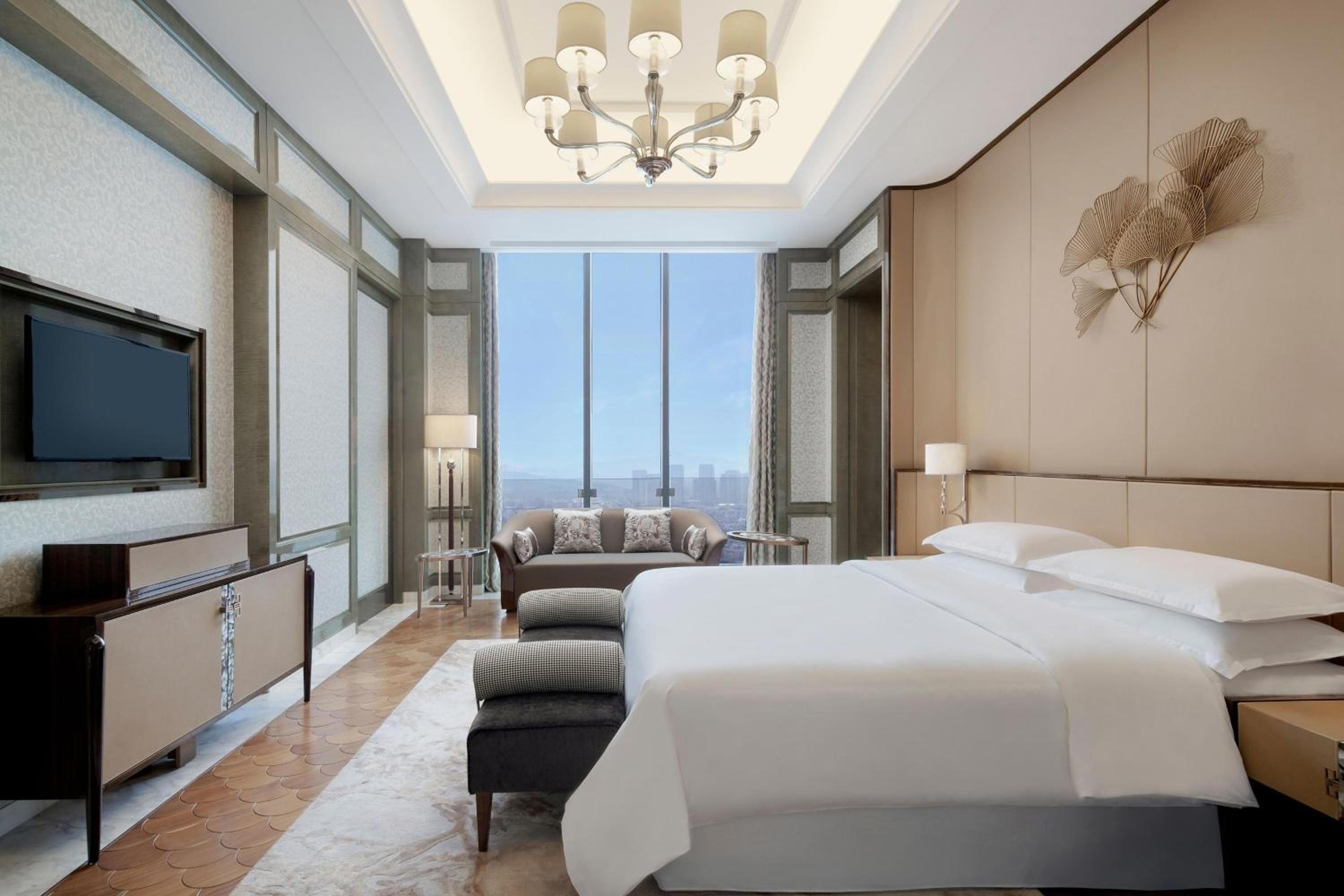 Club lounge access, Presidential Suite, 1 King, Lake view photo 3