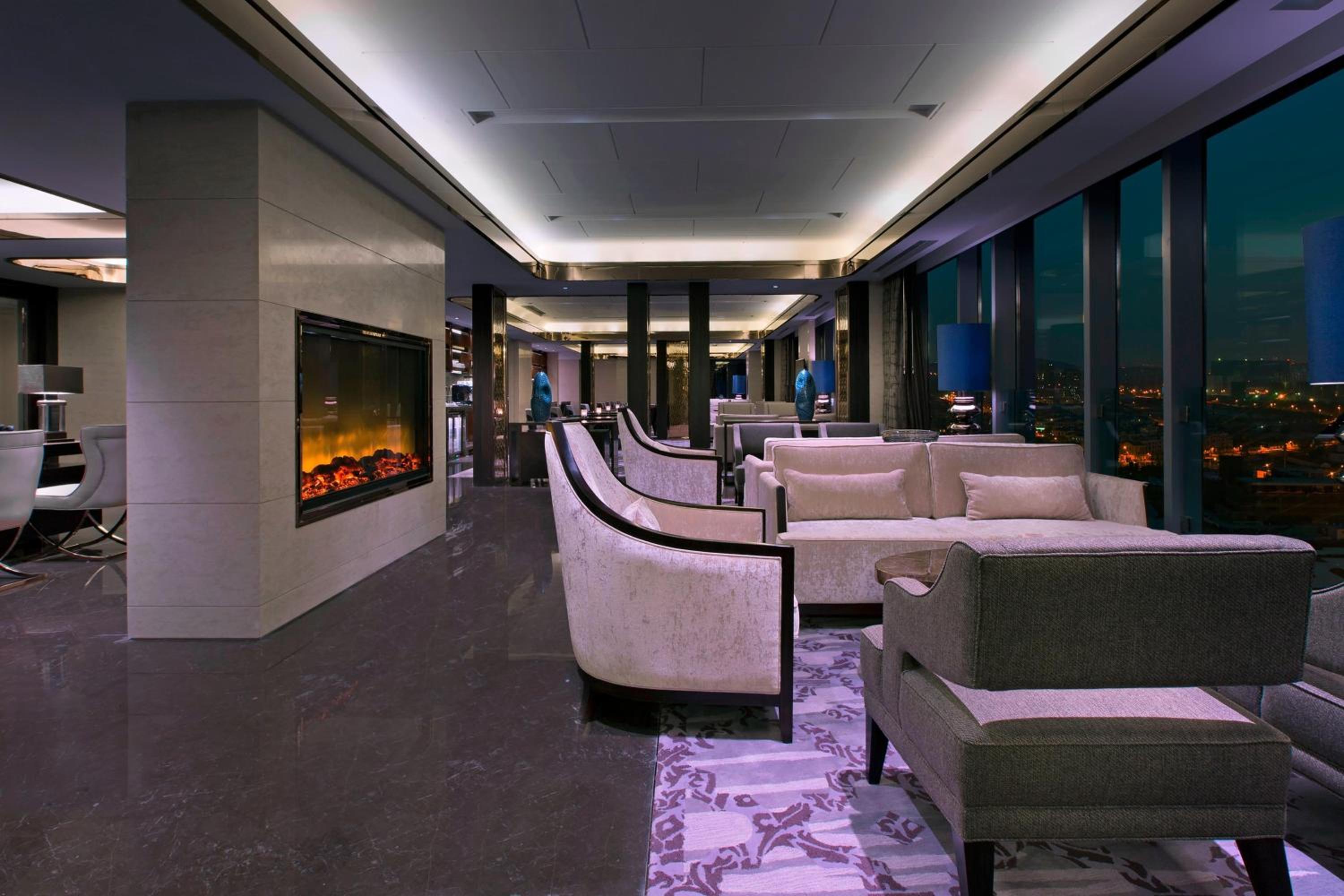 Club level, Guest room, 1 King, High floor photo 3