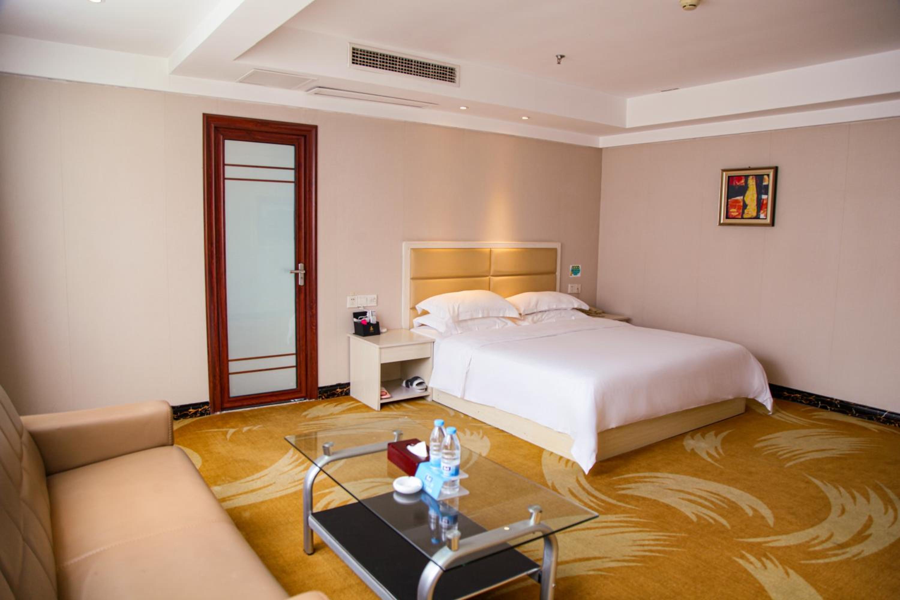 Deluxe King Room photo 2