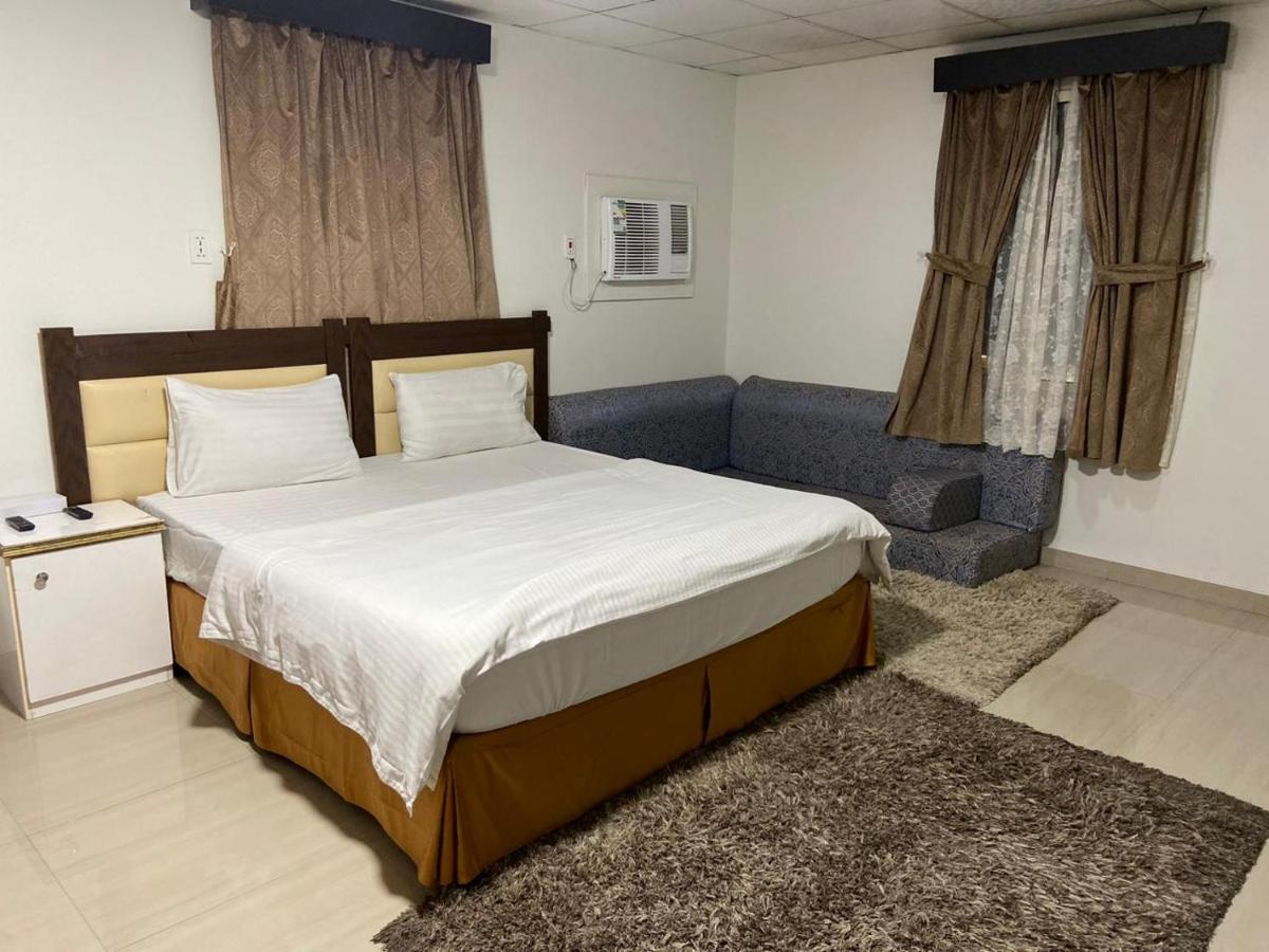 Single Room with Private Bathroom photo 2