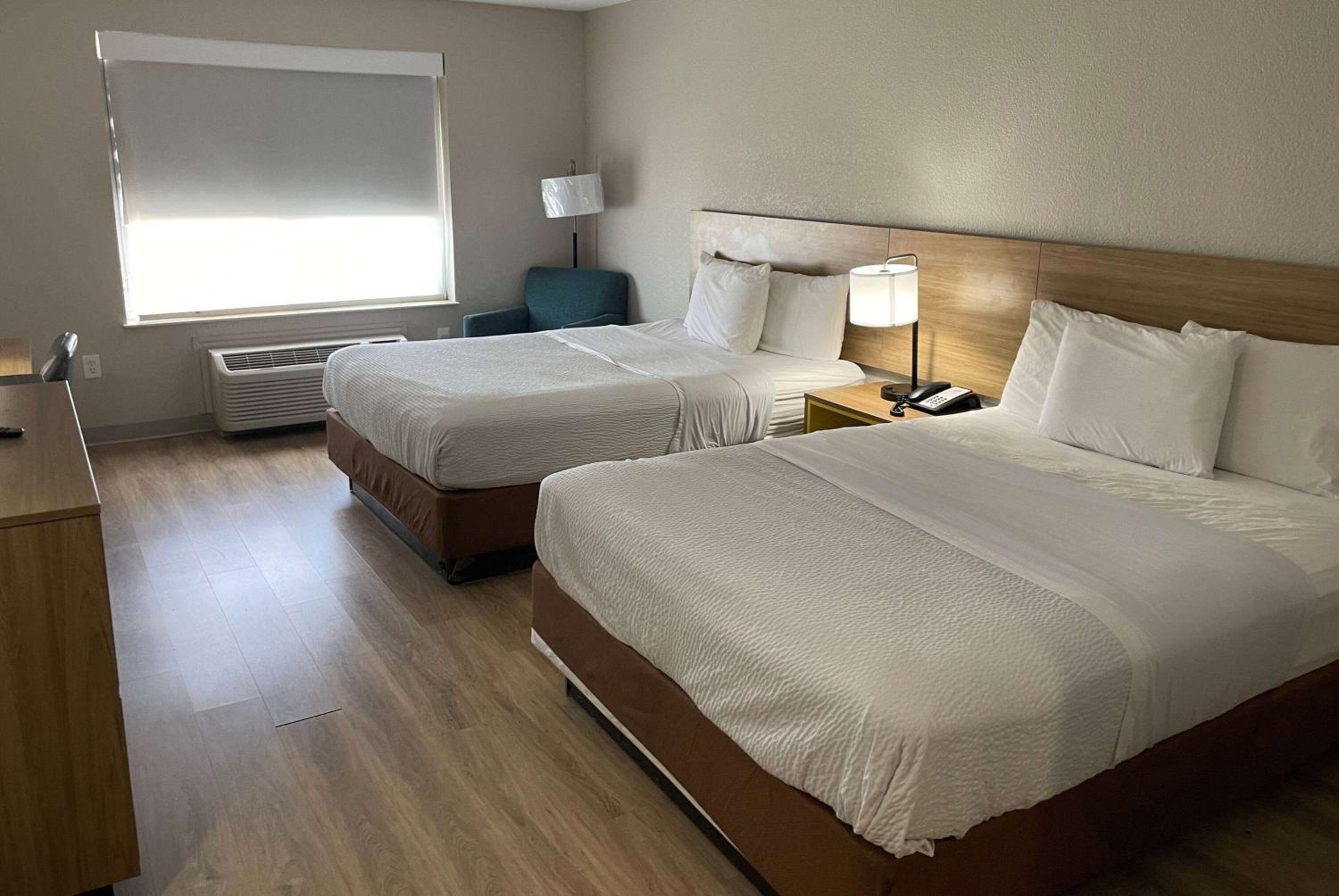 Queen Room with Two Queen Beds and Roll-In Shower - Mobility Accessible/Non-Smoking photo 1
