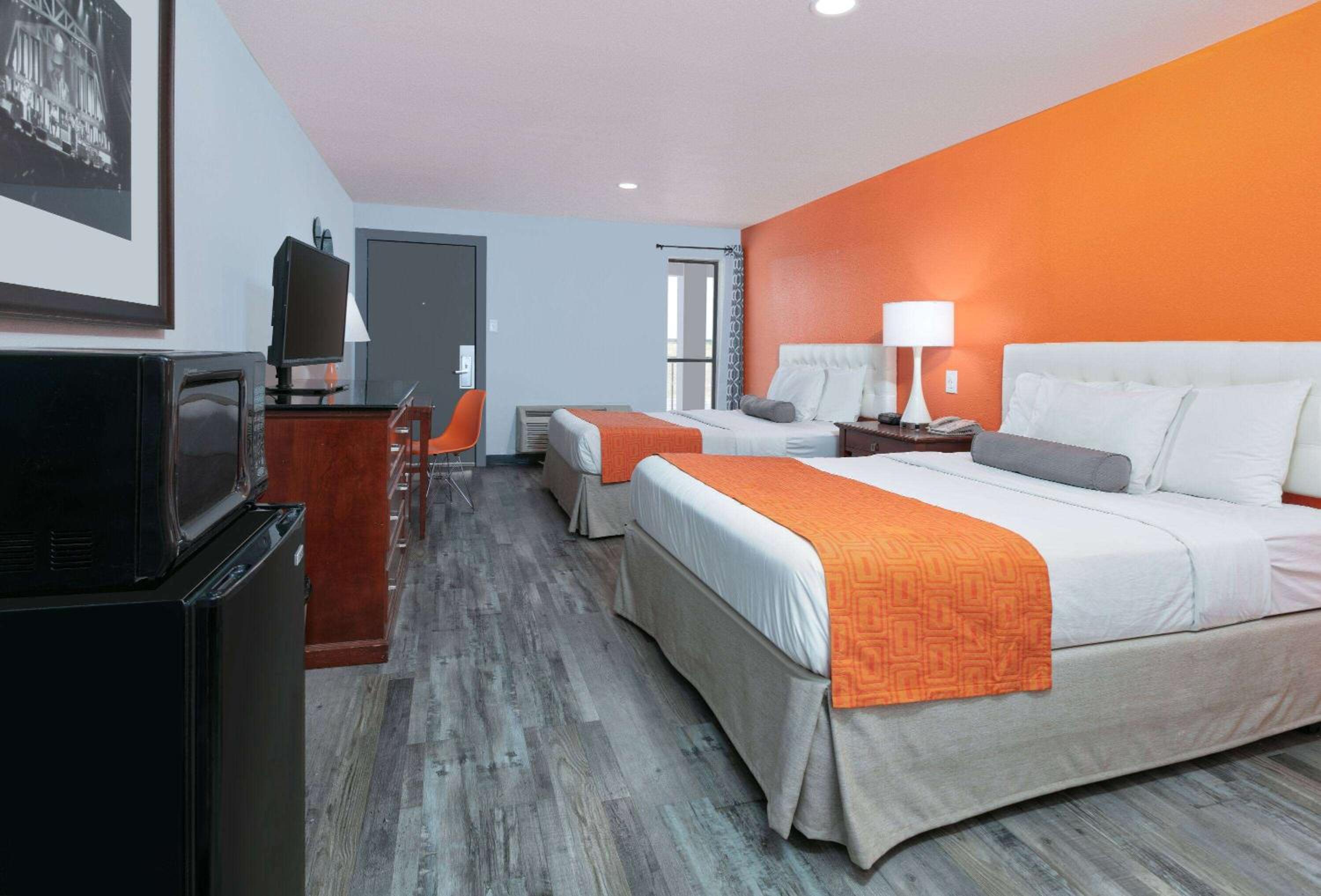 Queen Room with Two Queen Beds - Non-Smoking - Photo 1