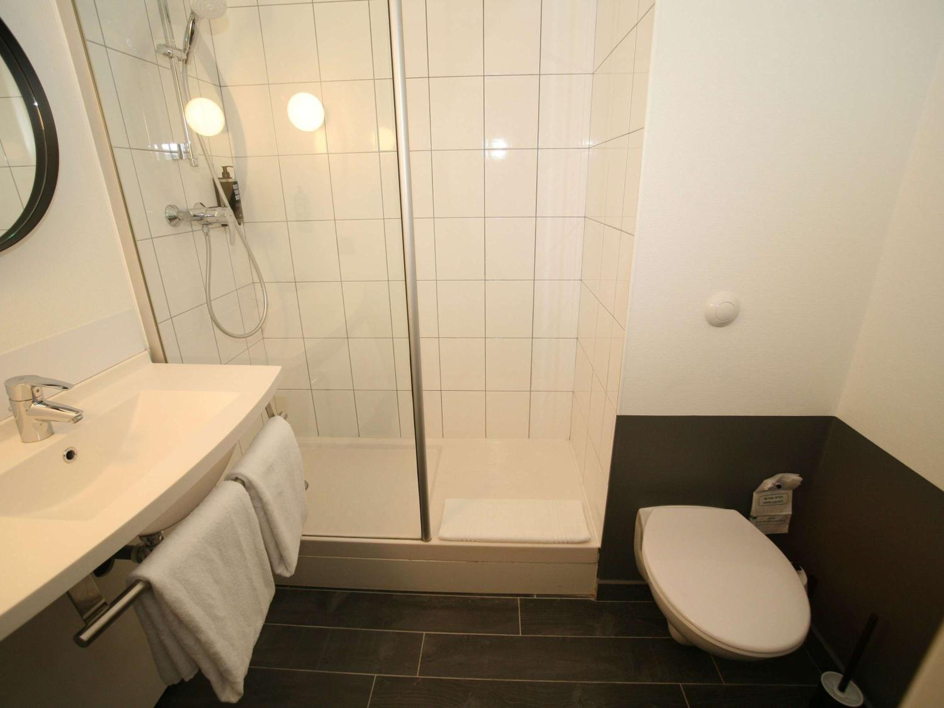 Standard Double Room - Photo 13
