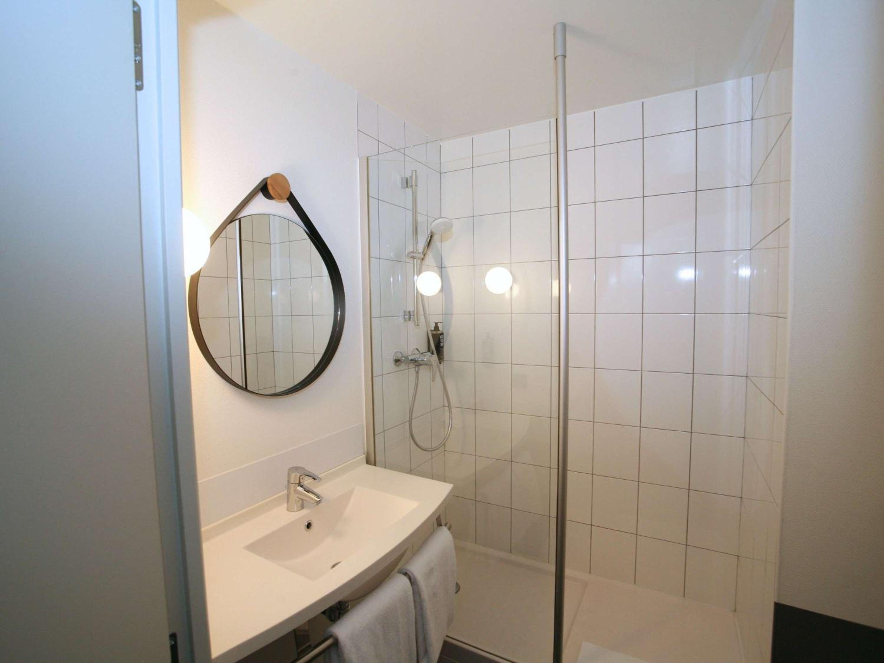 Standard Double Room - Photo 8