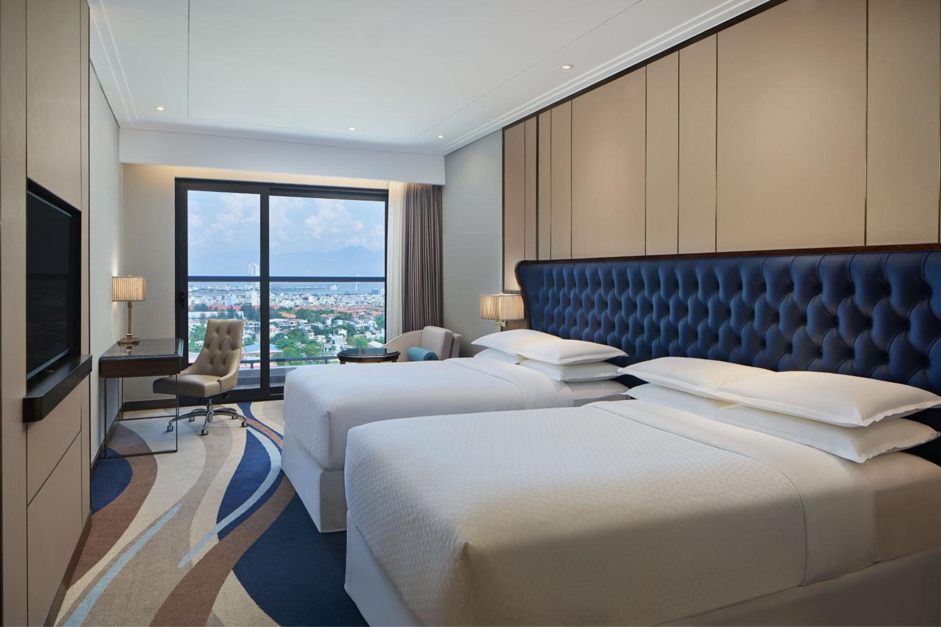 Panoramic Twin, Guest room, 2 Twin/Single Bed(s), City View, High floor, Balcony photo 2