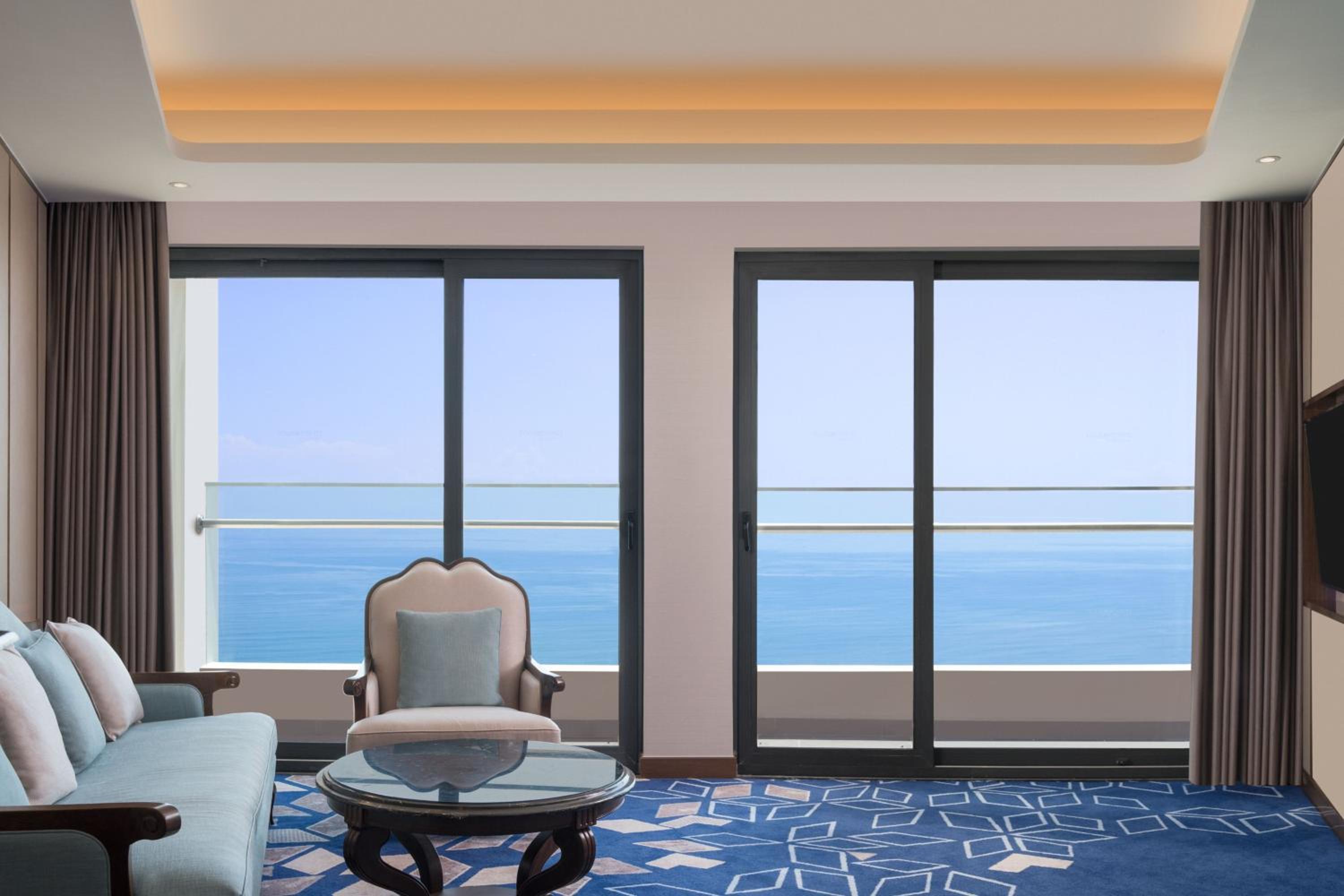 Corner Suites, 1 Bedroom Suite, 1 King, Ocean view, Balcony, Bathtub photo 2