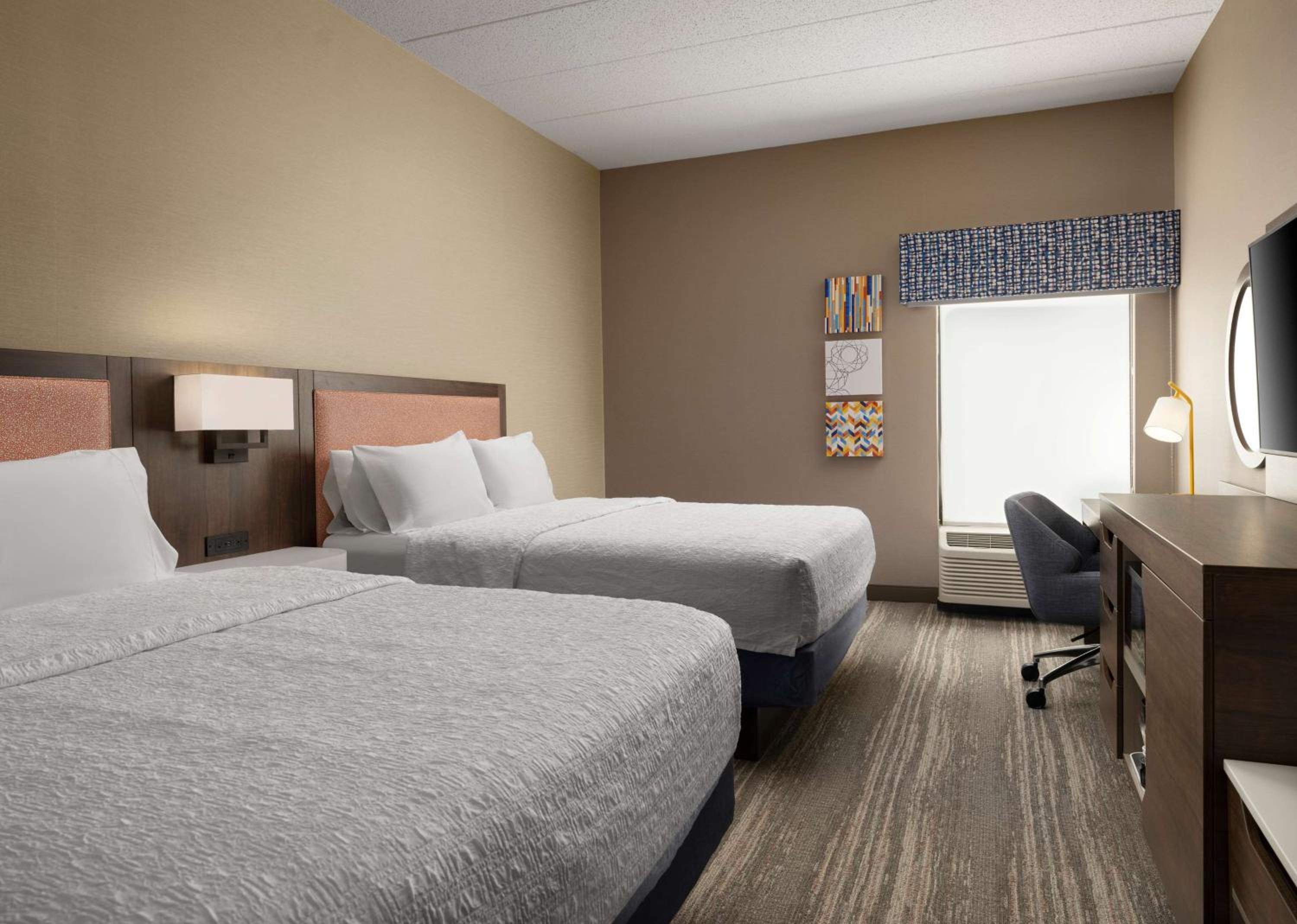 Queen Room with Two Queen Beds (4 Adults) - Photo 1